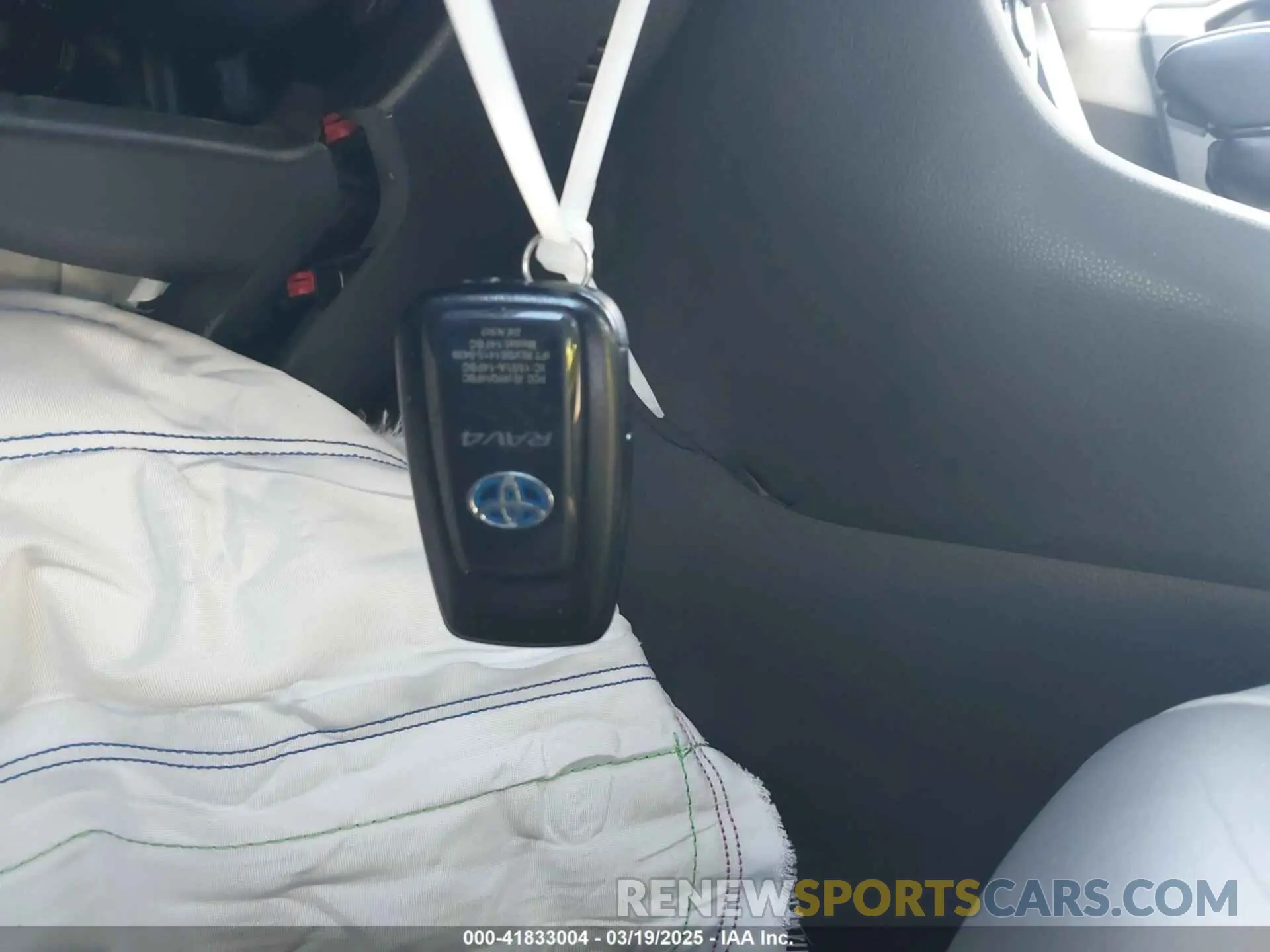 11 Photograph of a damaged car 2T3DWRFV1KW022420 TOYOTA RAV4 HYBRID 2019