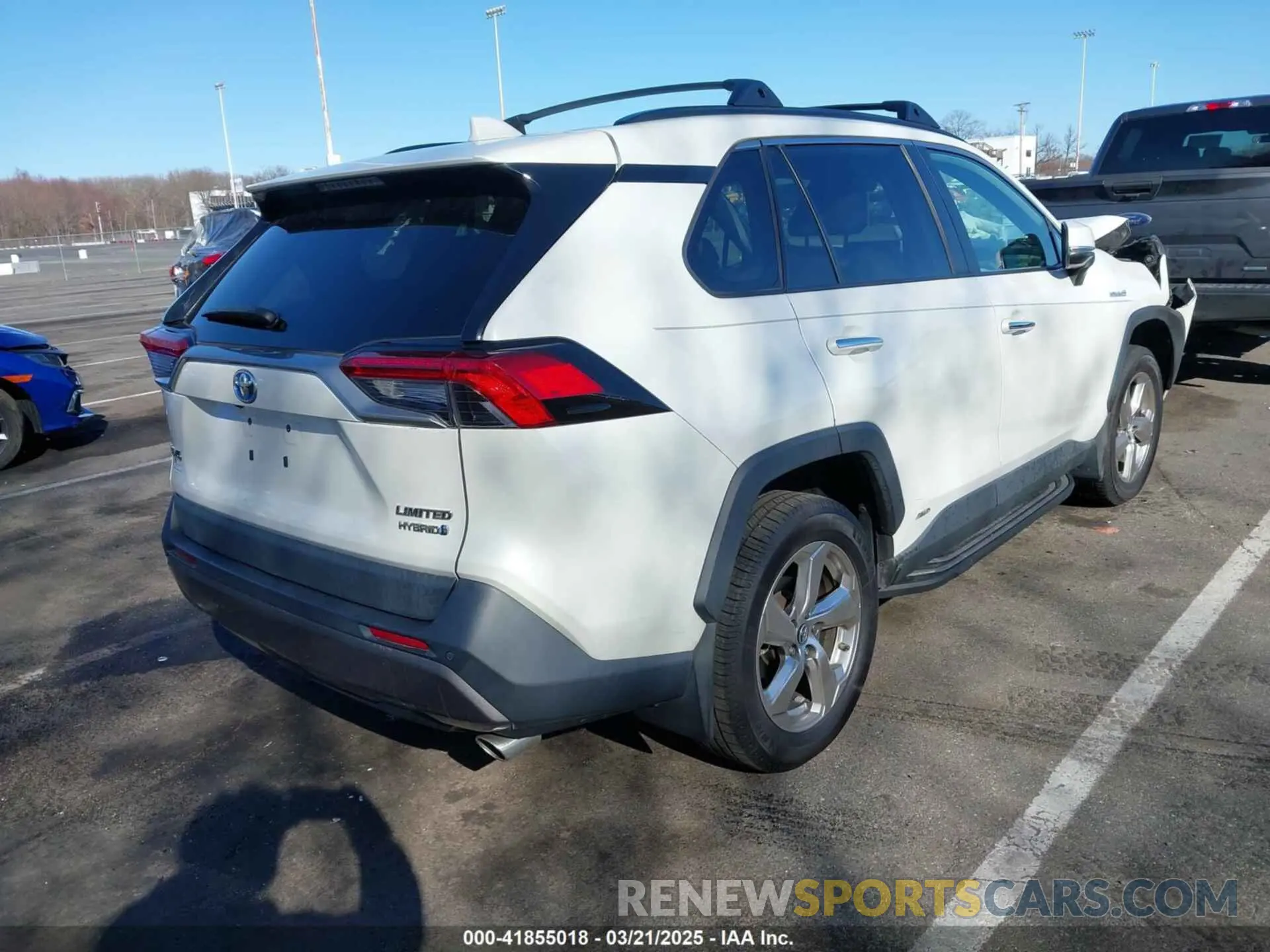 4 Photograph of a damaged car 2T3DWRFV2KW024113 TOYOTA RAV4 HYBRID 2019