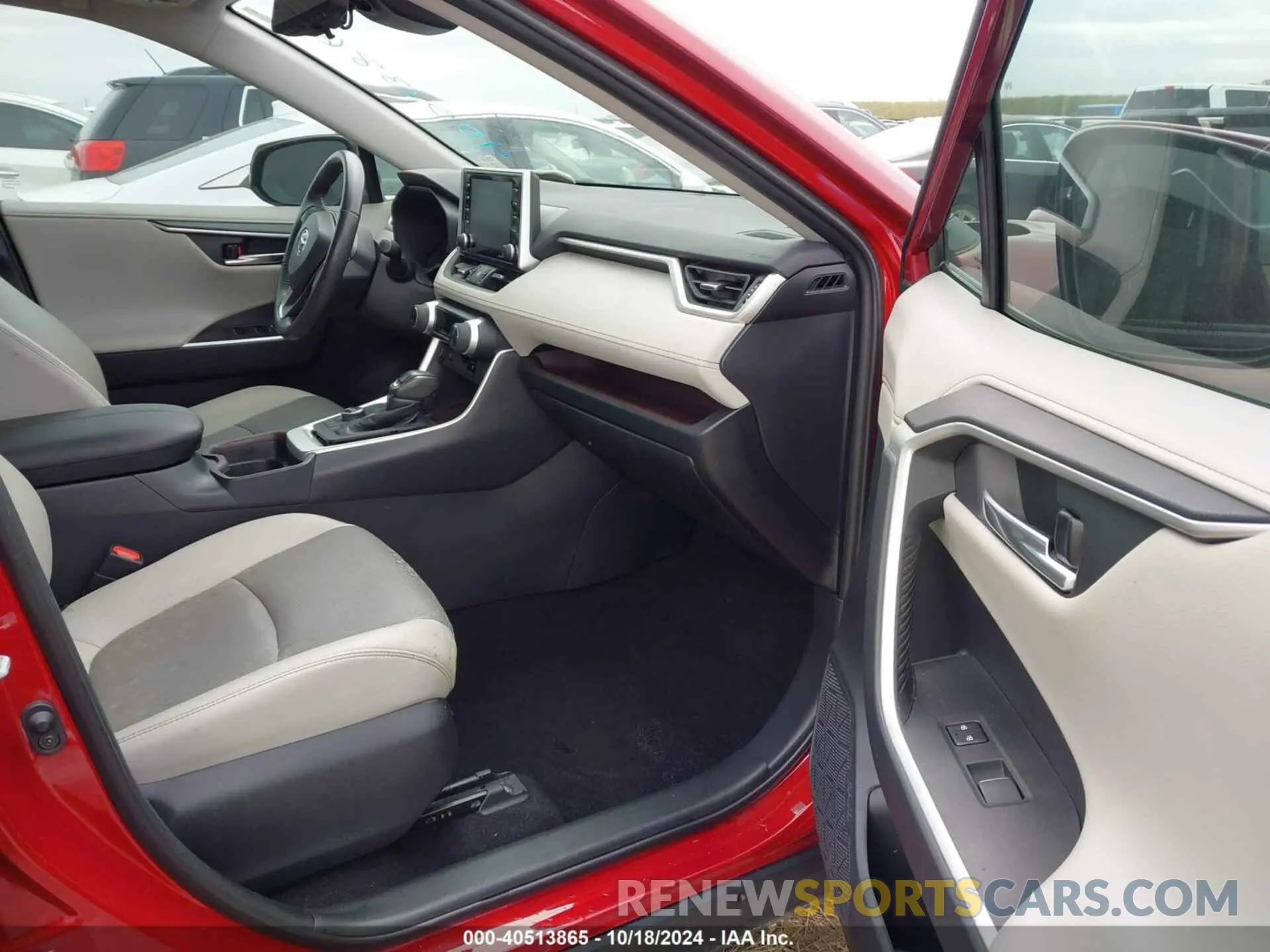 5 Photograph of a damaged car 2T3DWRFV3KW019034 TOYOTA RAV4 HYBRID 2019