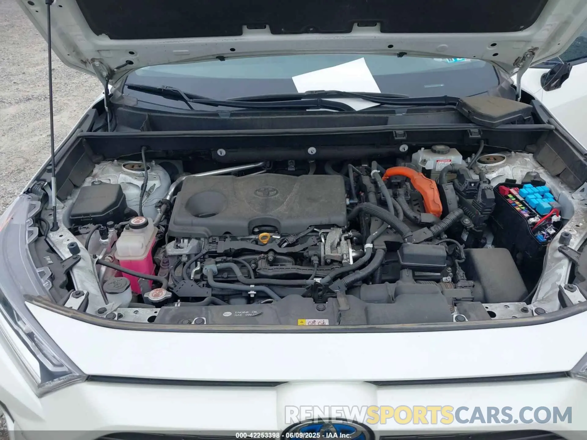 10 Photograph of a damaged car 2T3DWRFV8KW009793 TOYOTA RAV4 HYBRID 2019