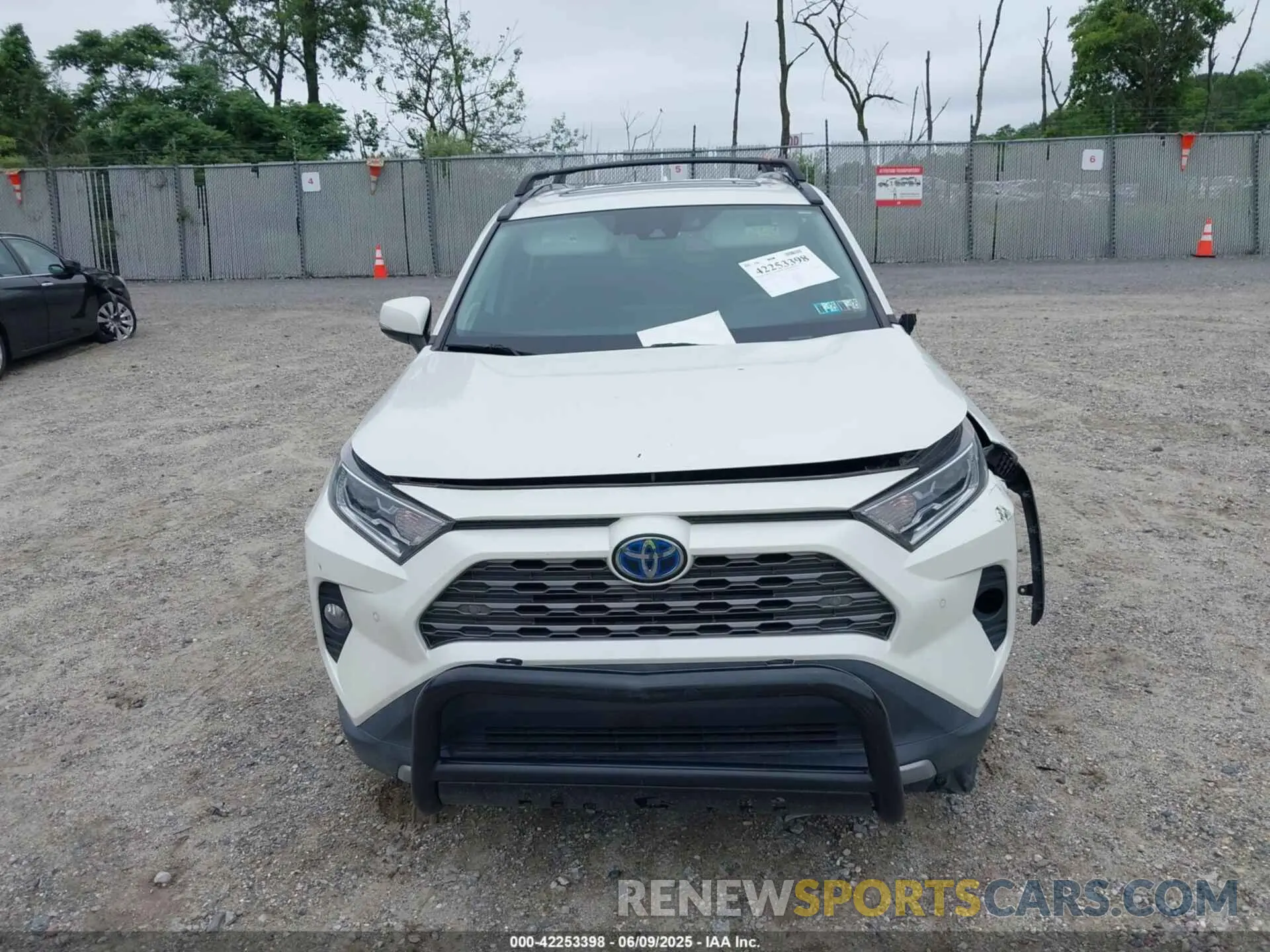 11 Photograph of a damaged car 2T3DWRFV8KW009793 TOYOTA RAV4 HYBRID 2019