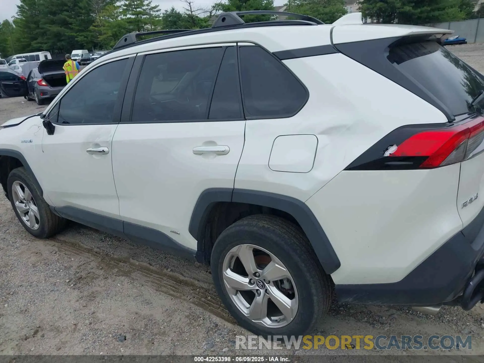 16 Photograph of a damaged car 2T3DWRFV8KW009793 TOYOTA RAV4 HYBRID 2019