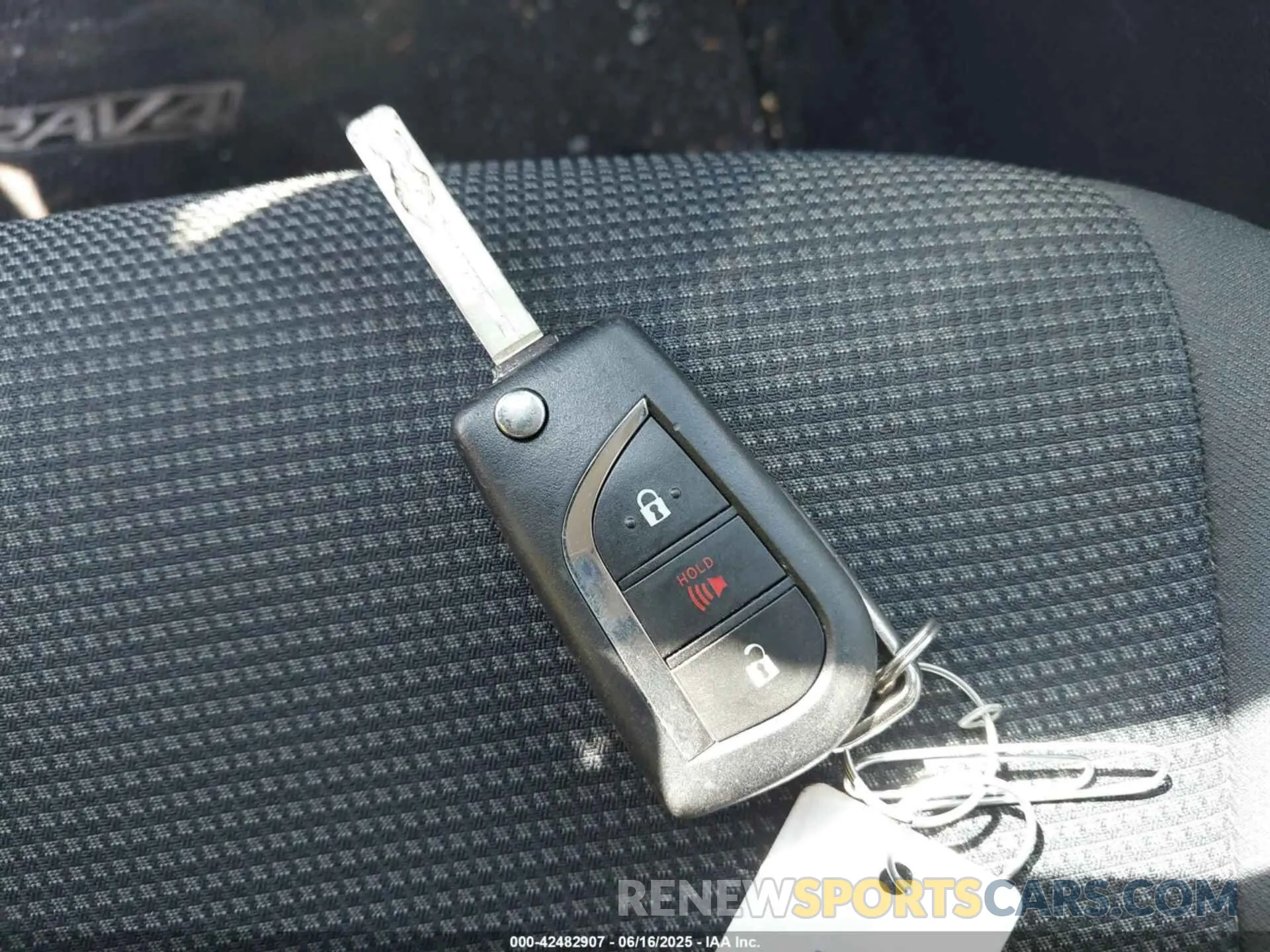 11 Photograph of a damaged car 2T3LWRFV1KW018878 TOYOTA RAV4 HYBRID 2019