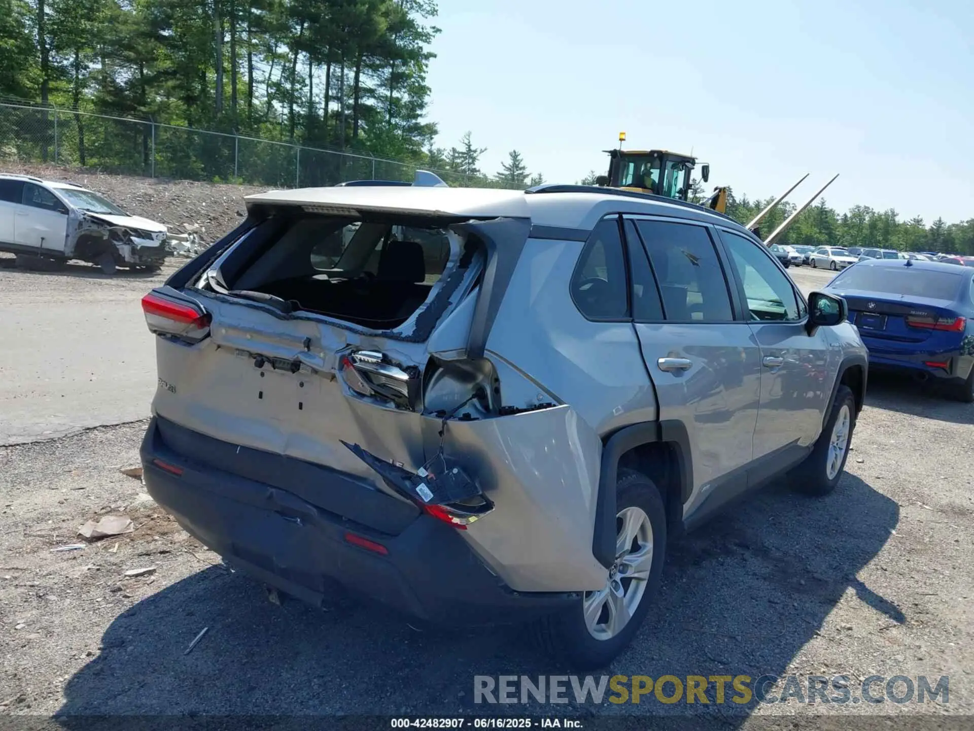 4 Photograph of a damaged car 2T3LWRFV1KW018878 TOYOTA RAV4 HYBRID 2019