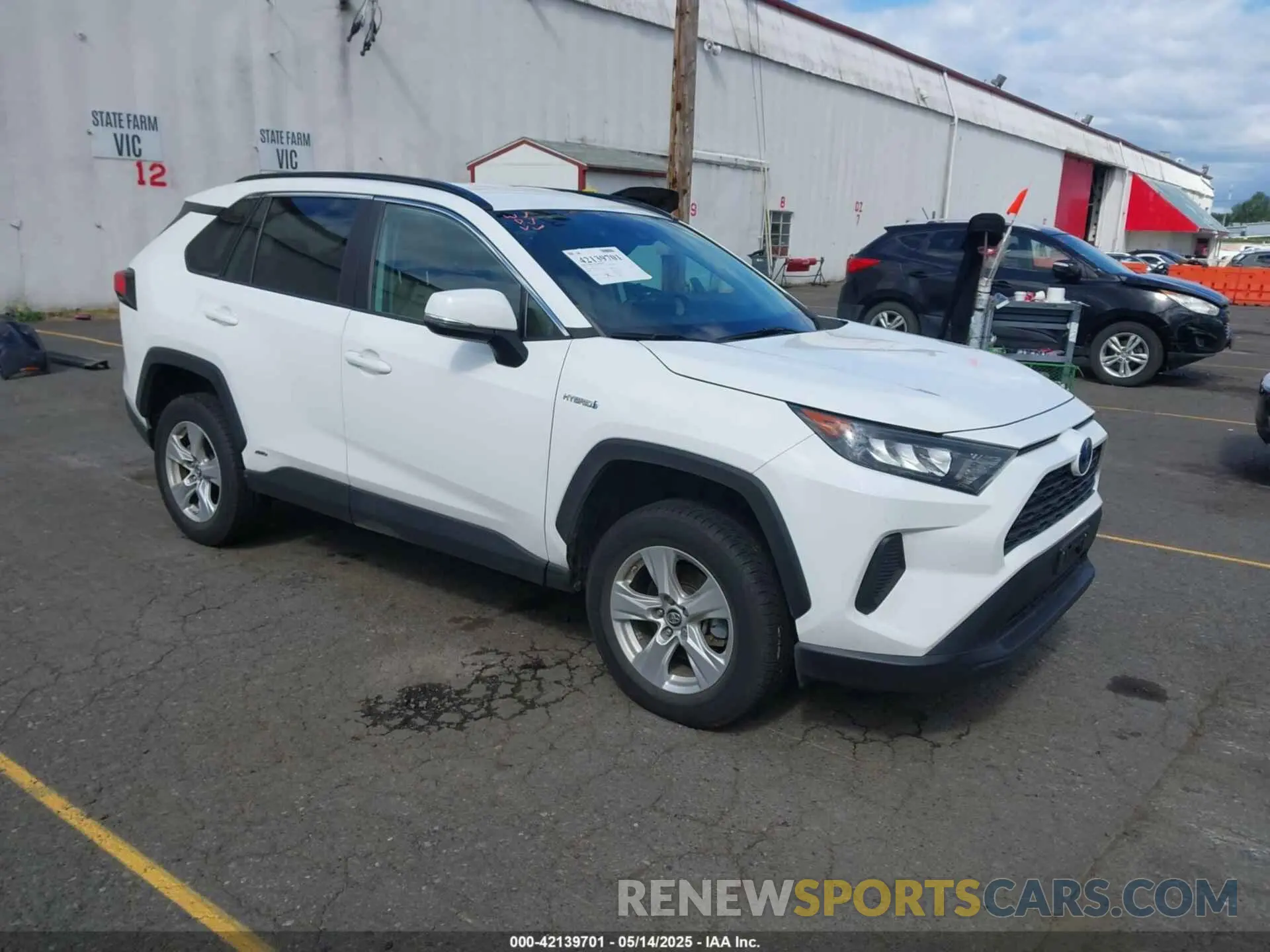 1 Photograph of a damaged car 2T3MWRFV5KW031654 TOYOTA RAV4 HYBRID 2019