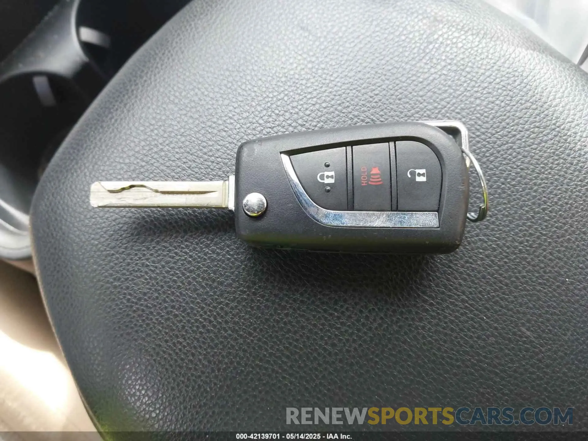 11 Photograph of a damaged car 2T3MWRFV5KW031654 TOYOTA RAV4 HYBRID 2019