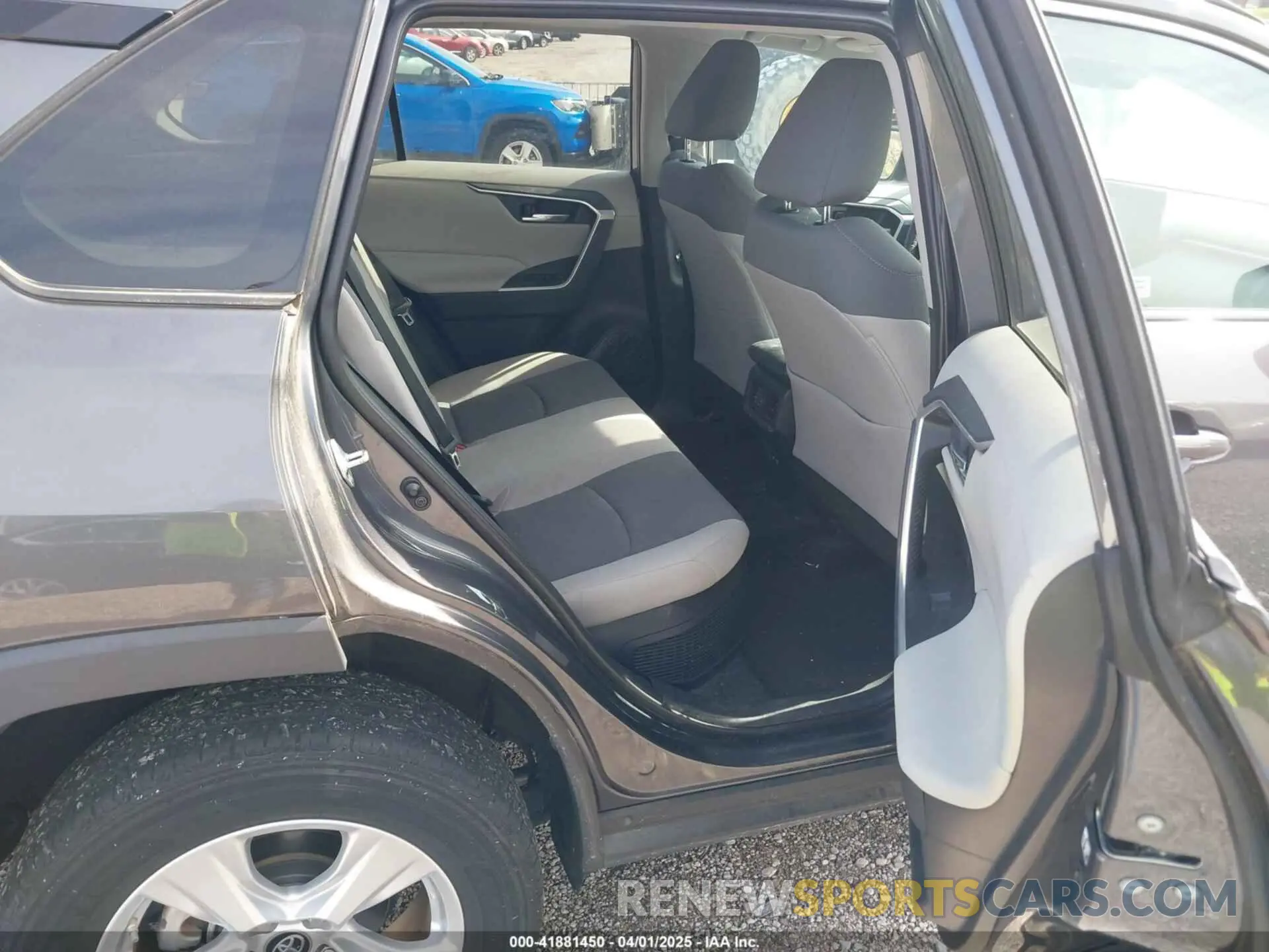 8 Photograph of a damaged car 2T3RWRFV0KW027727 TOYOTA RAV4 HYBRID 2019