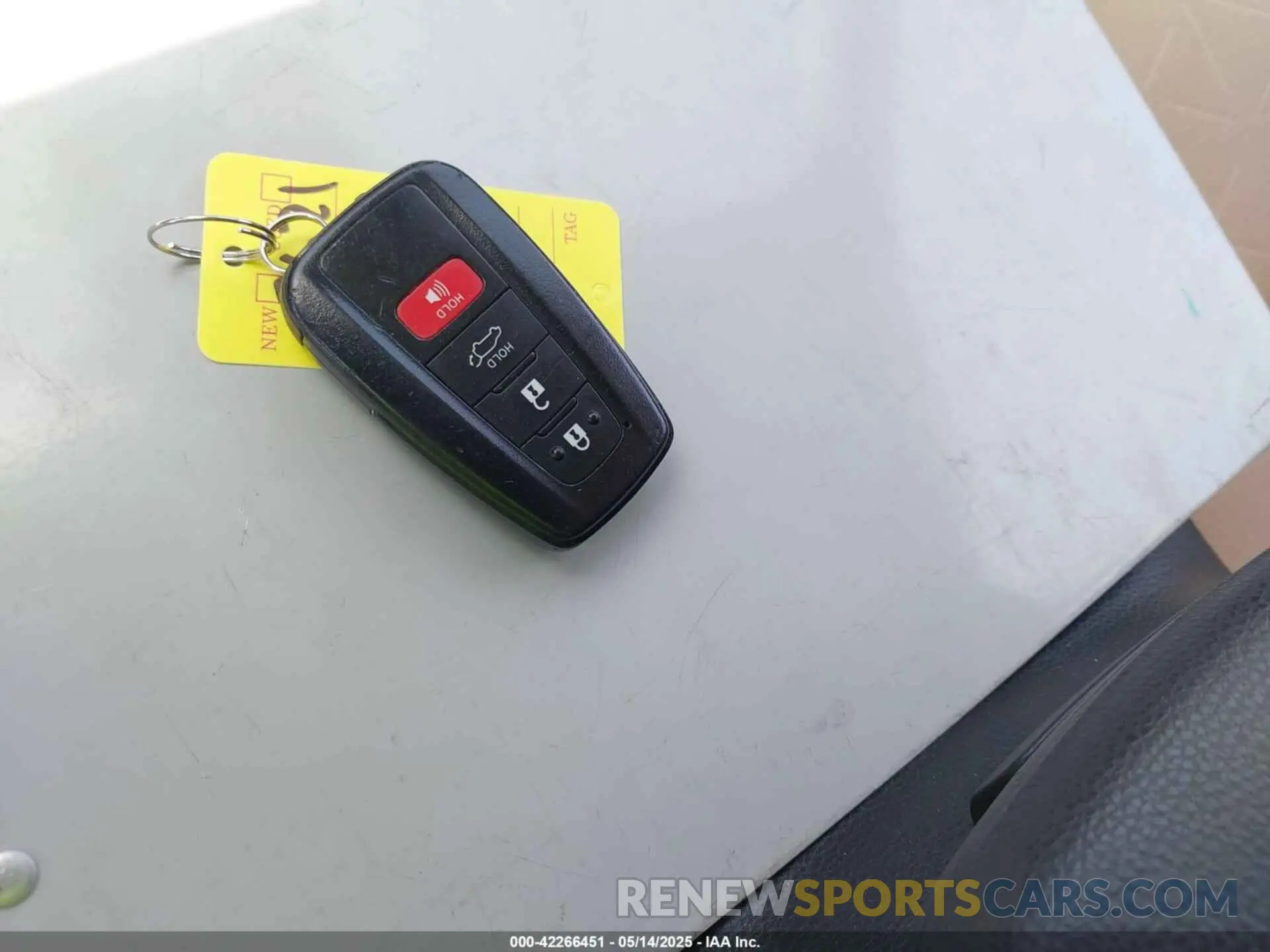 11 Photograph of a damaged car 2T3RWRFV7KW042080 TOYOTA RAV4 HYBRID 2019