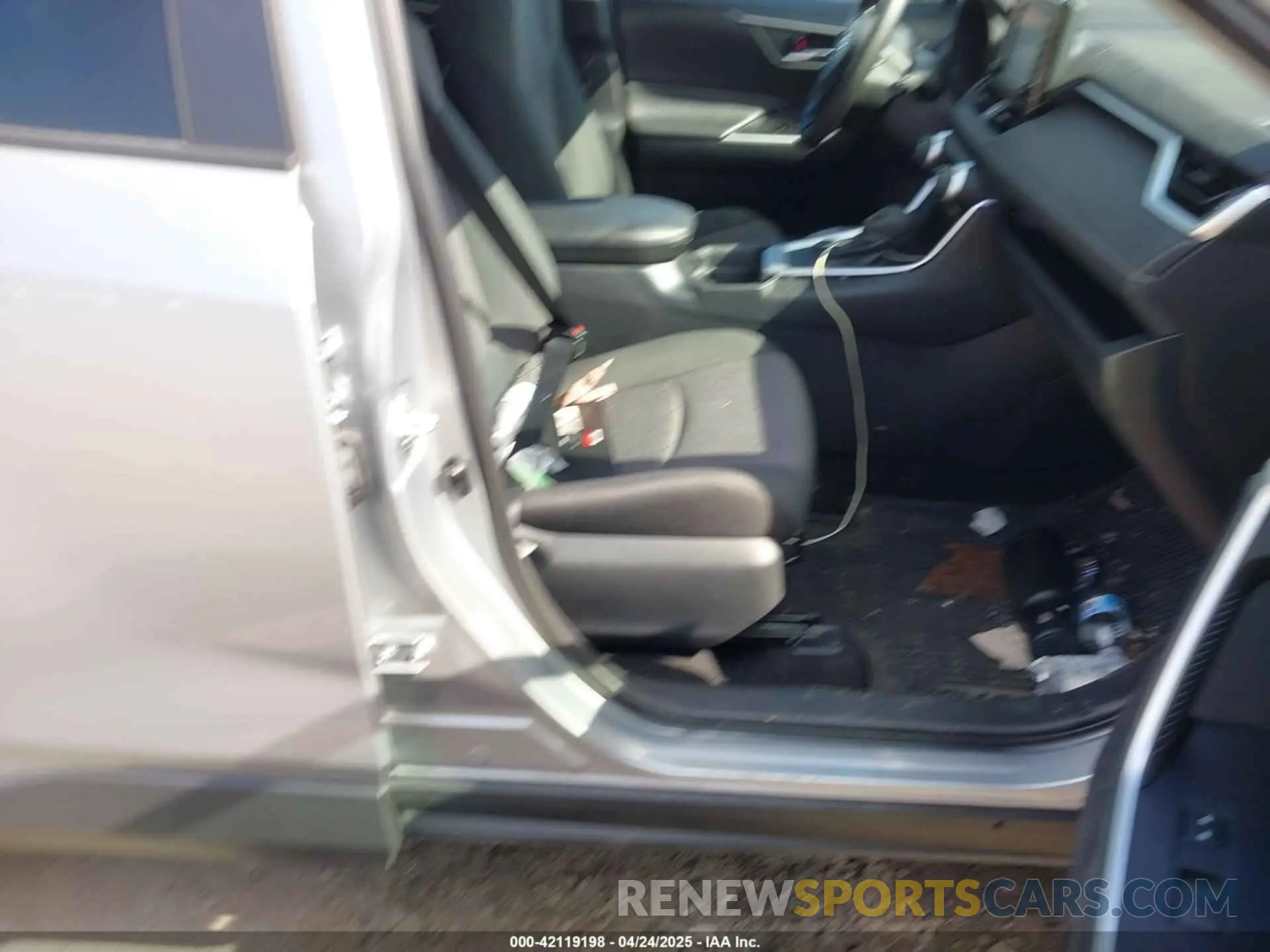 5 Photograph of a damaged car 2T3RWRFVXKW025676 TOYOTA RAV4 HYBRID 2019