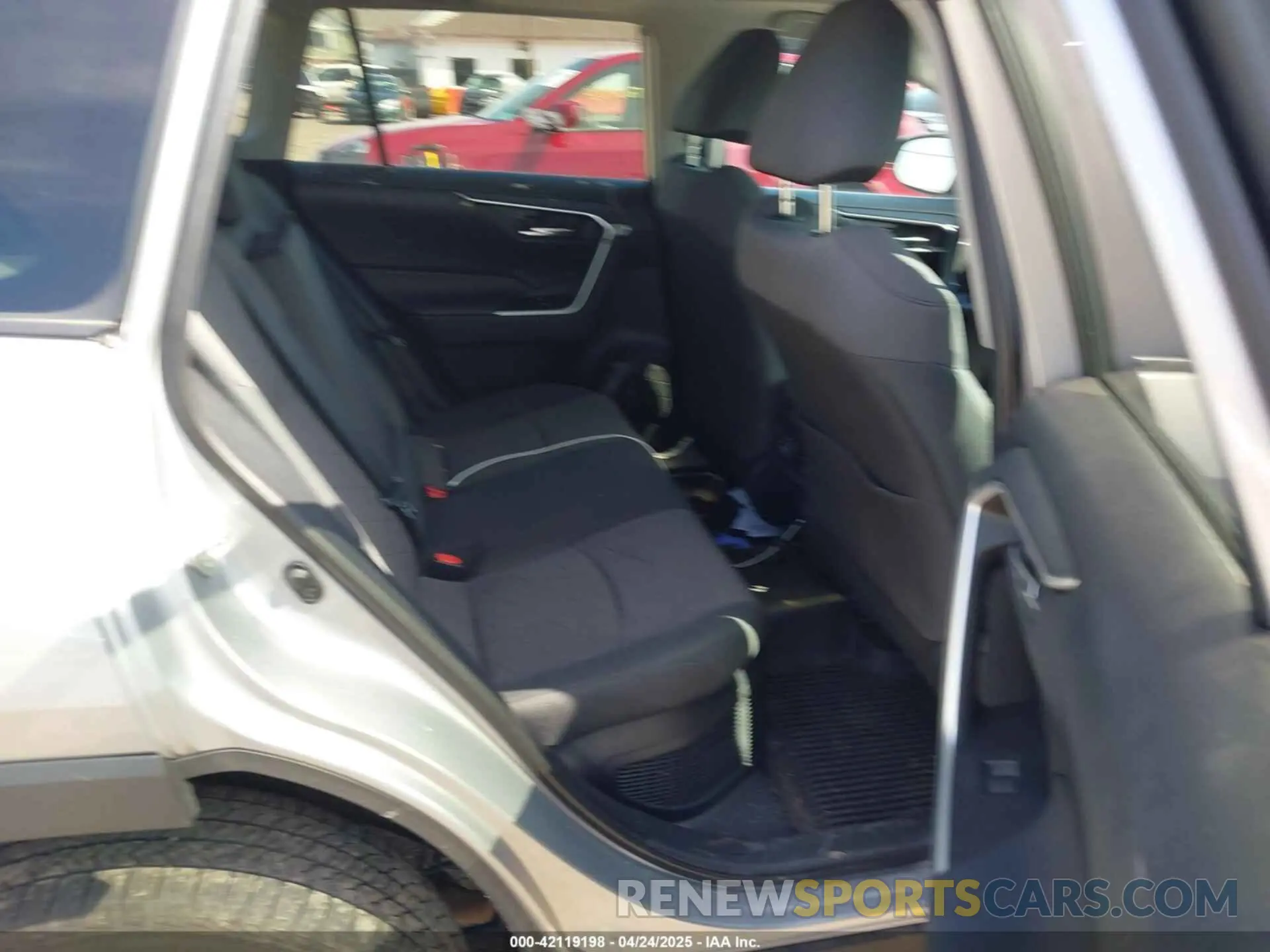 8 Photograph of a damaged car 2T3RWRFVXKW025676 TOYOTA RAV4 HYBRID 2019