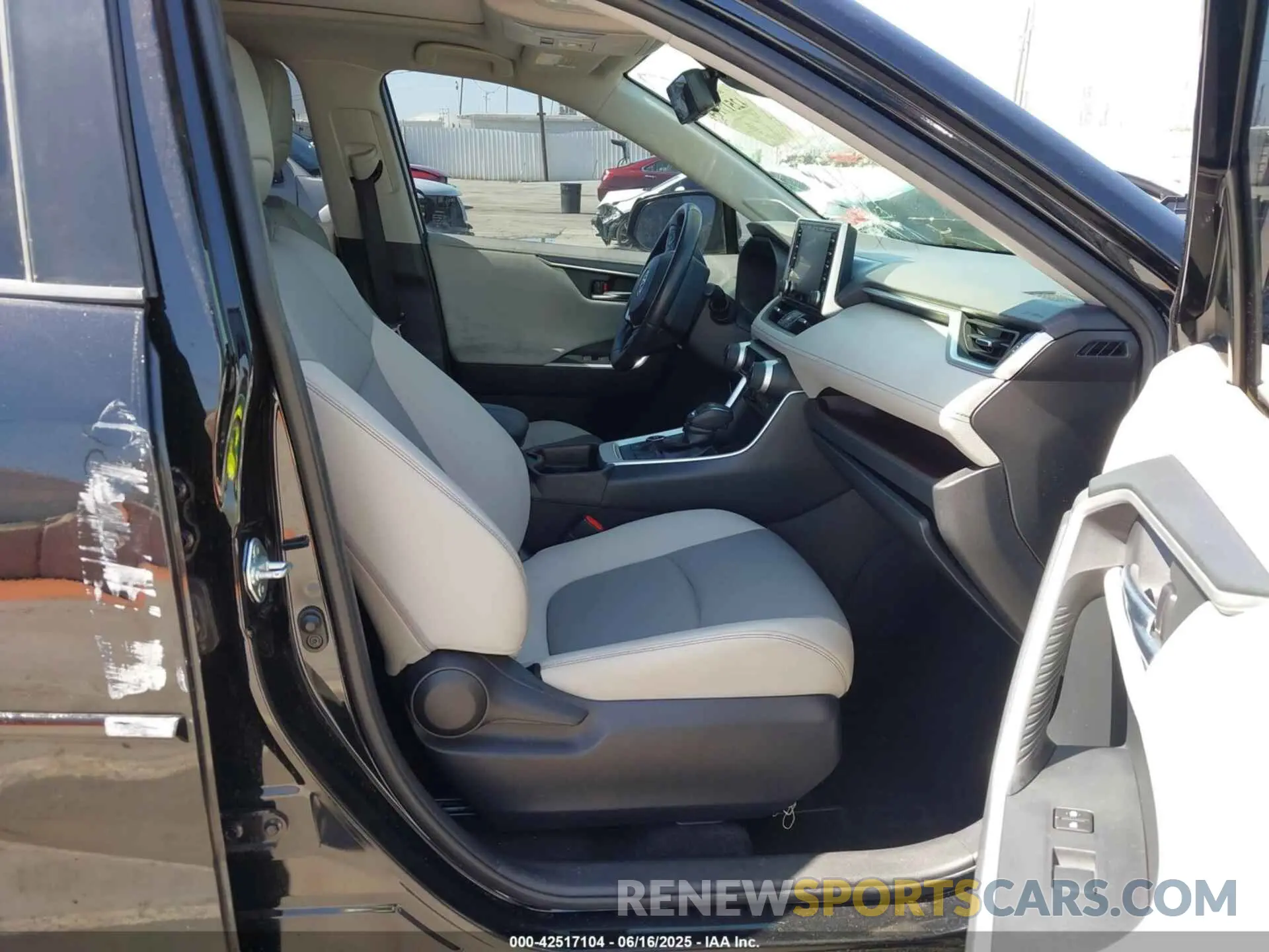 5 Photograph of a damaged car JTMDWRFV4KD511486 TOYOTA RAV4 HYBRID 2019