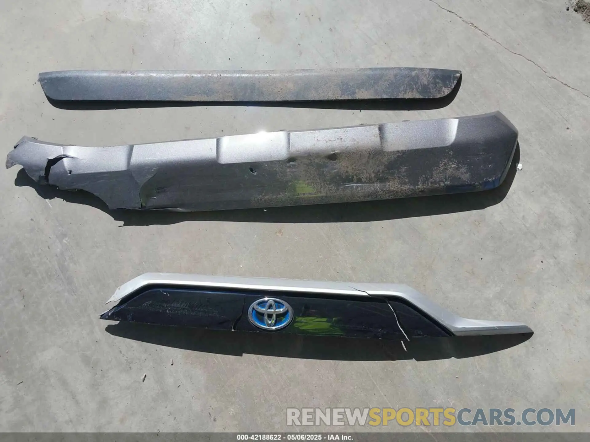12 Photograph of a damaged car JTMDWRFV6KD510341 TOYOTA RAV4 HYBRID 2019