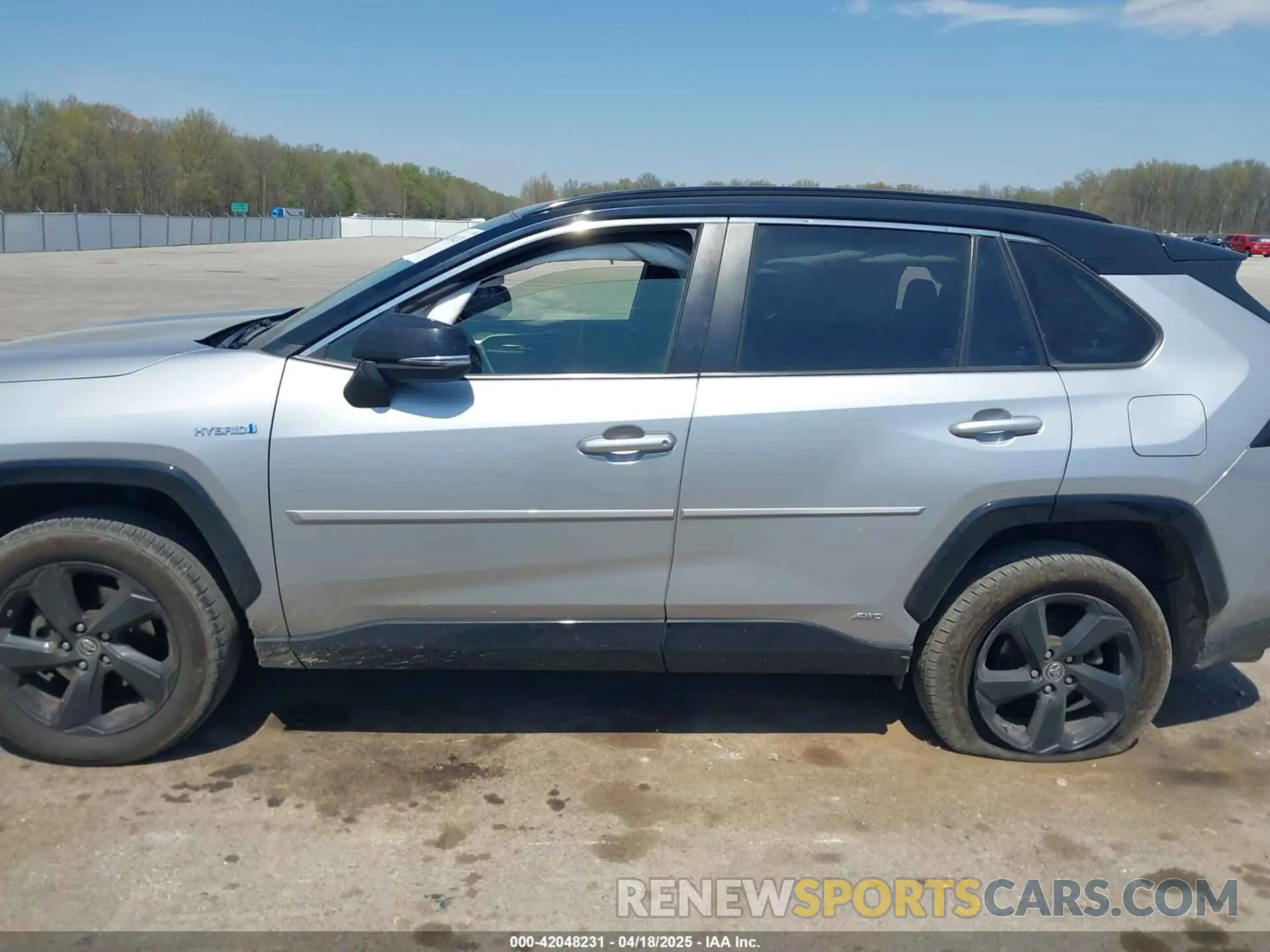14 Photograph of a damaged car JTMEWRFV4KJ019580 TOYOTA RAV4 HYBRID 2019