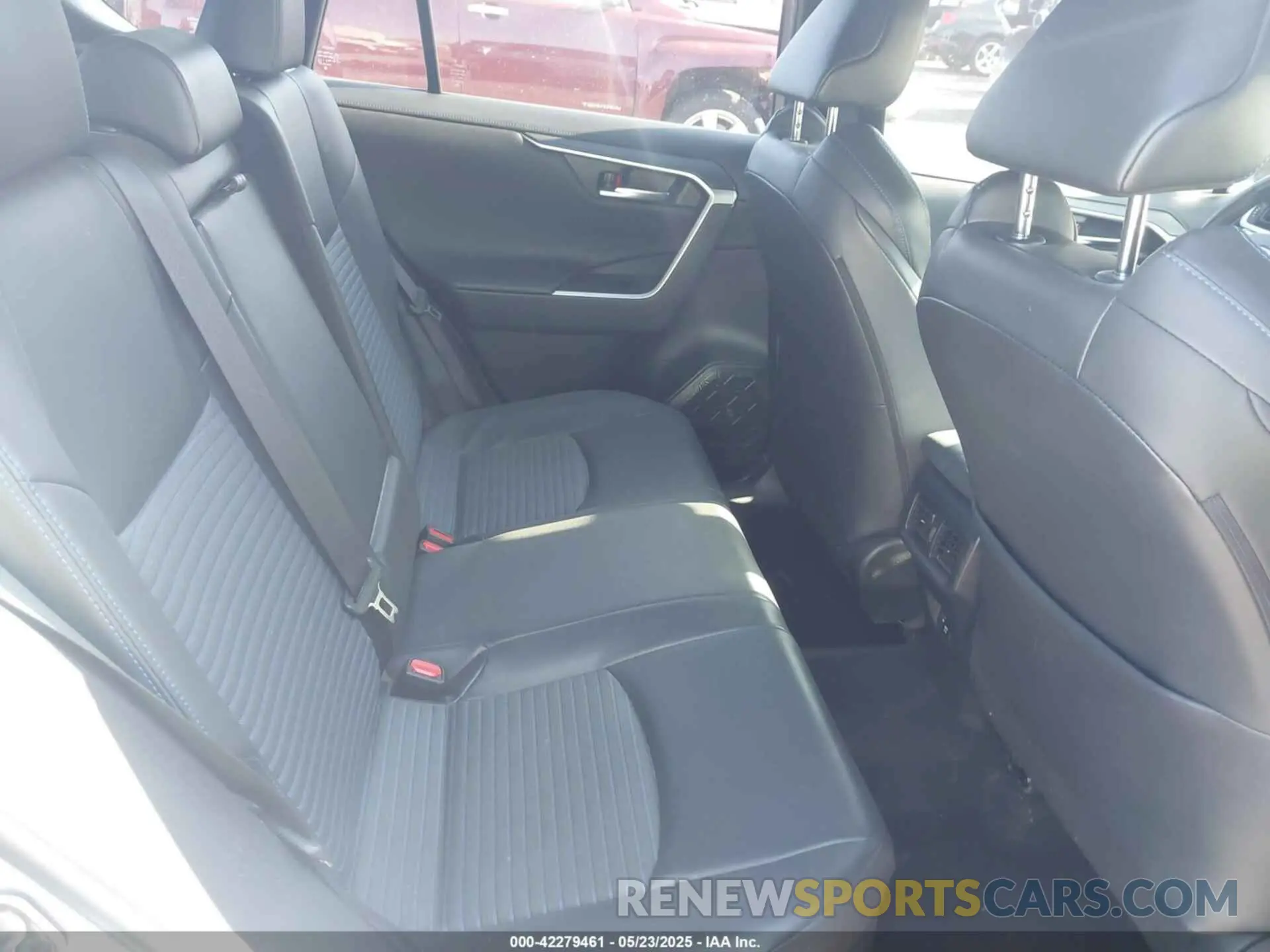 8 Photograph of a damaged car JTMEWRFV9KJ006324 TOYOTA RAV4 HYBRID 2019