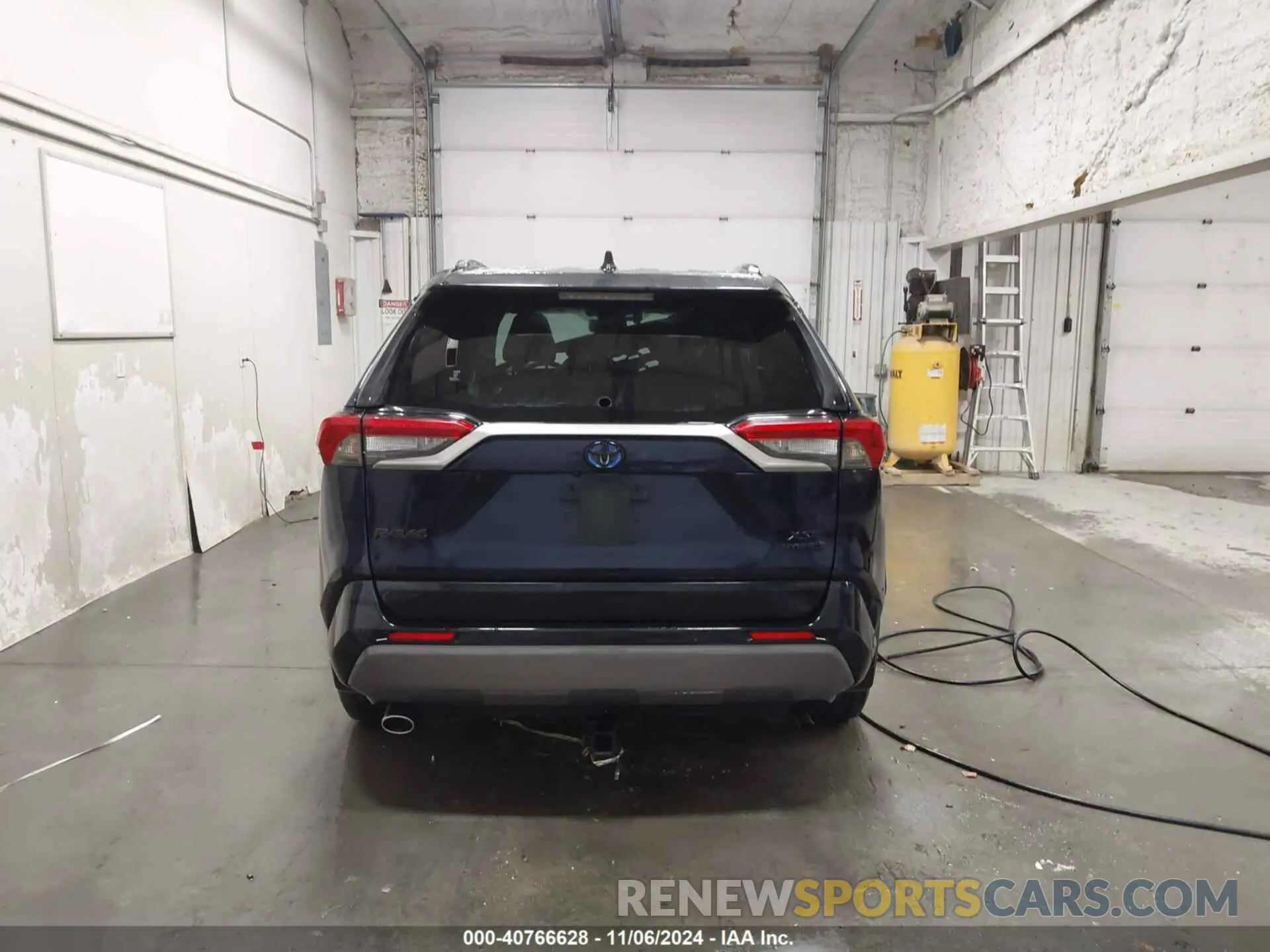 17 Photograph of a damaged car JTMEWRFVXKD512145 TOYOTA RAV4 HYBRID 2019