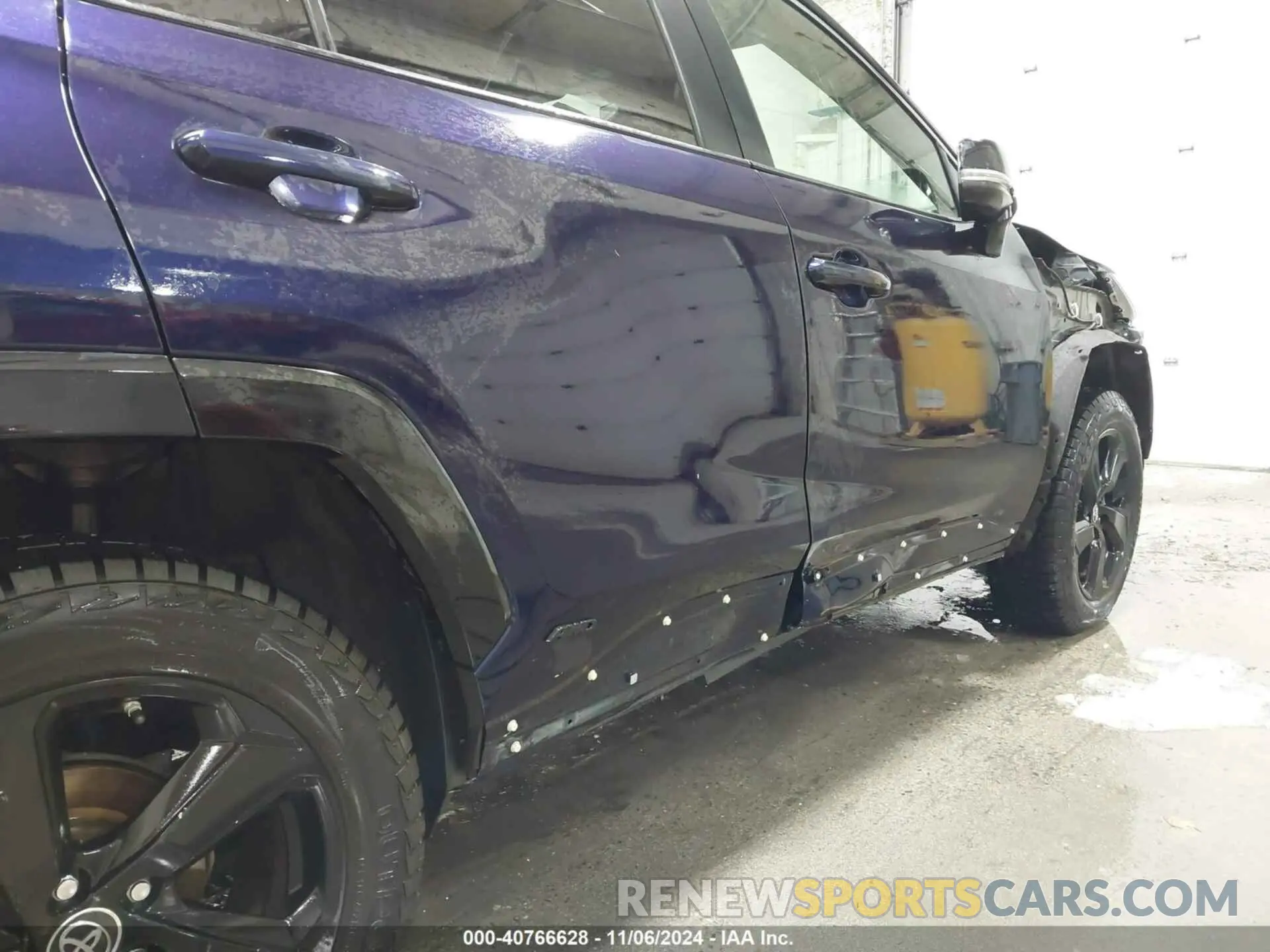 18 Photograph of a damaged car JTMEWRFVXKD512145 TOYOTA RAV4 HYBRID 2019