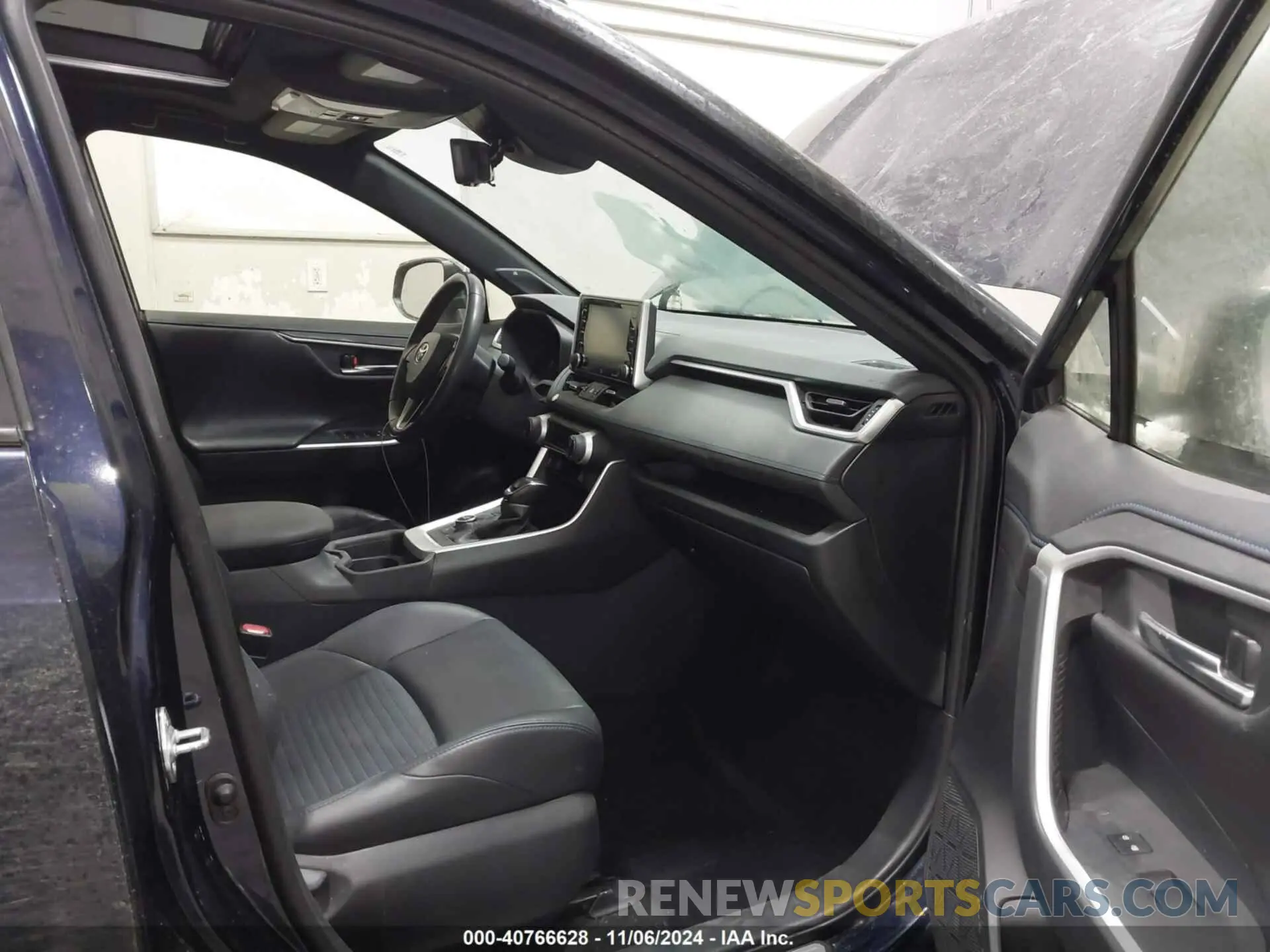 5 Photograph of a damaged car JTMEWRFVXKD512145 TOYOTA RAV4 HYBRID 2019