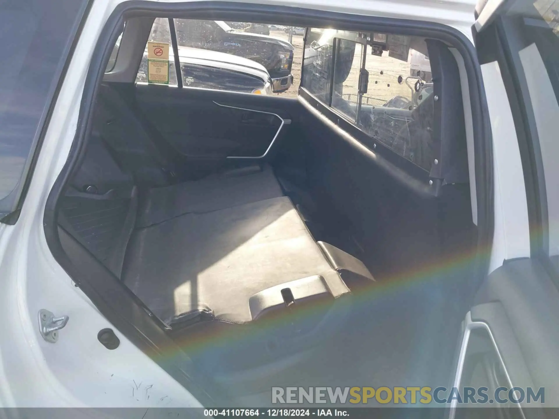 8 Photograph of a damaged car JTMLWRFV1KD508735 TOYOTA RAV4 HYBRID 2019