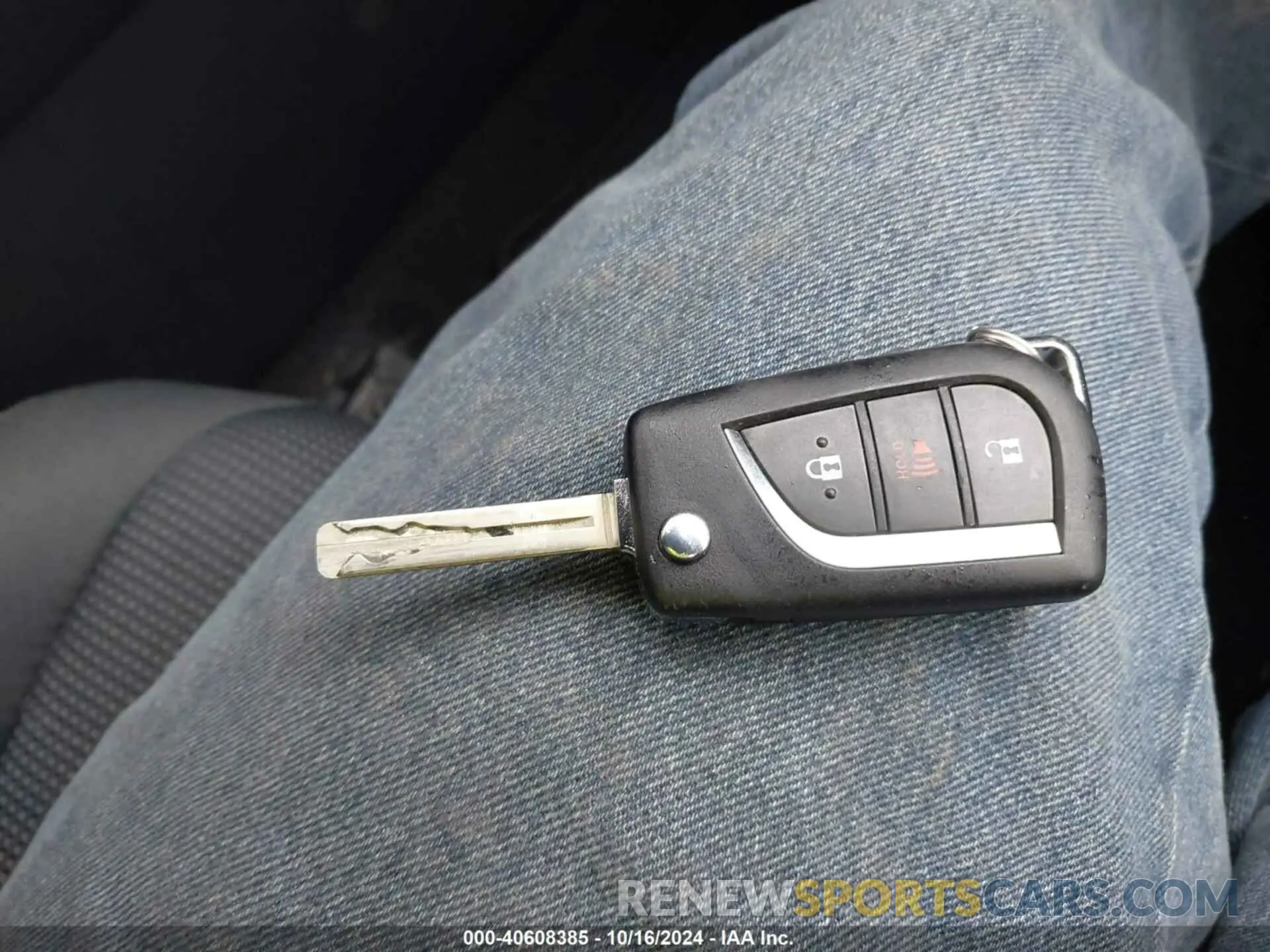11 Фотография поврежденного автомобиля JTMMWRFV5KD035085 TOYOTA RAV4 HYBRID 2019
