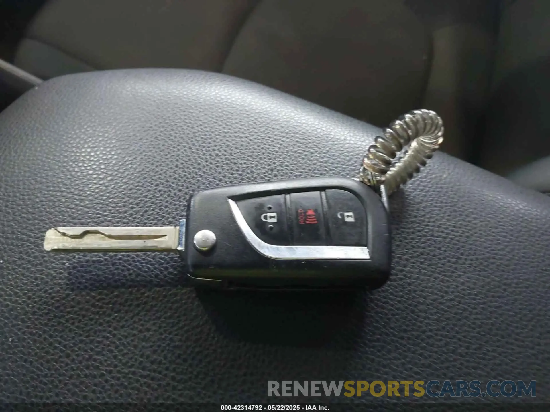 11 Фотография поврежденного автомобиля JTMMWRFV6KD020675 TOYOTA RAV4 HYBRID 2019
