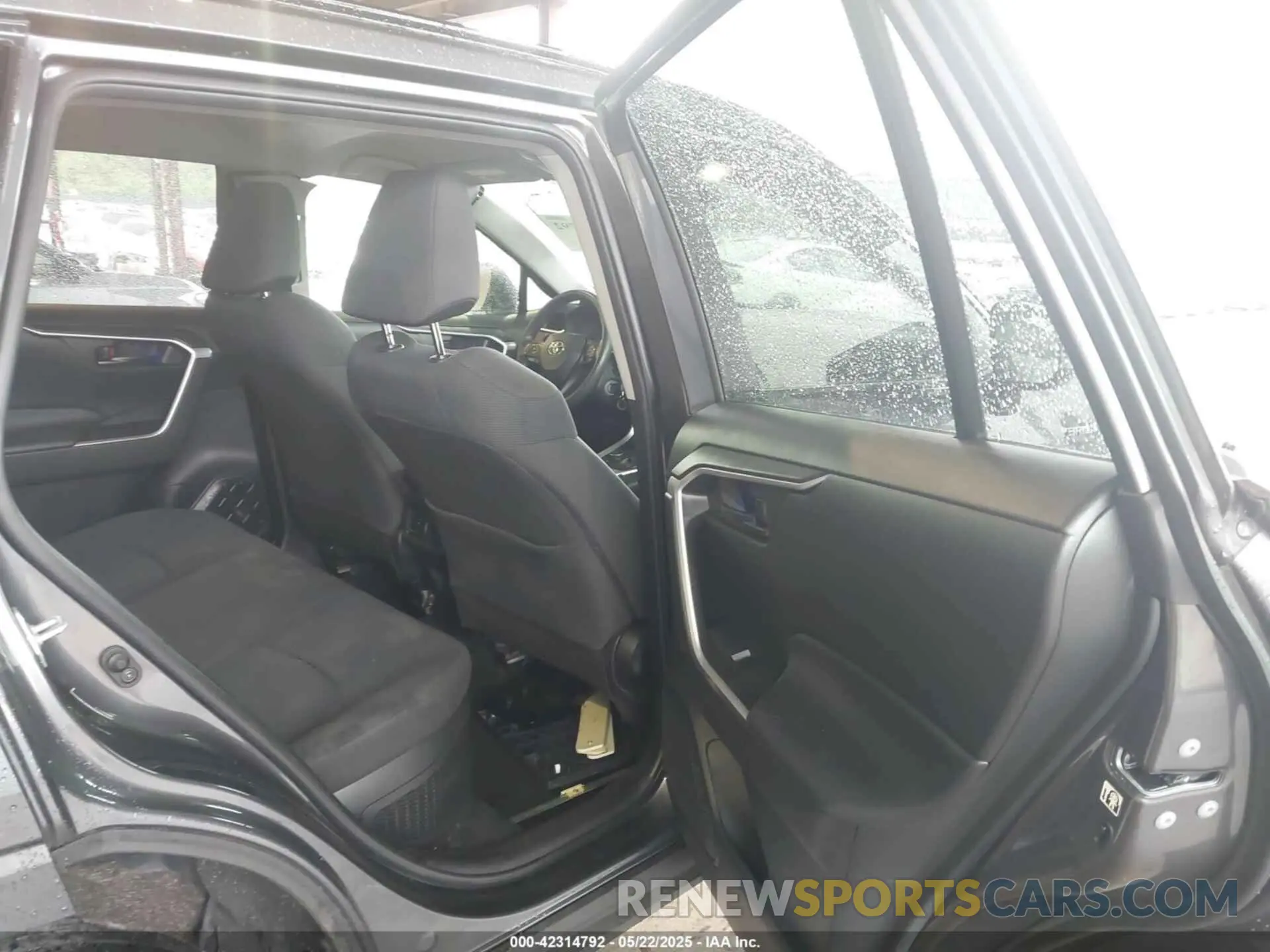8 Фотография поврежденного автомобиля JTMMWRFV6KD020675 TOYOTA RAV4 HYBRID 2019