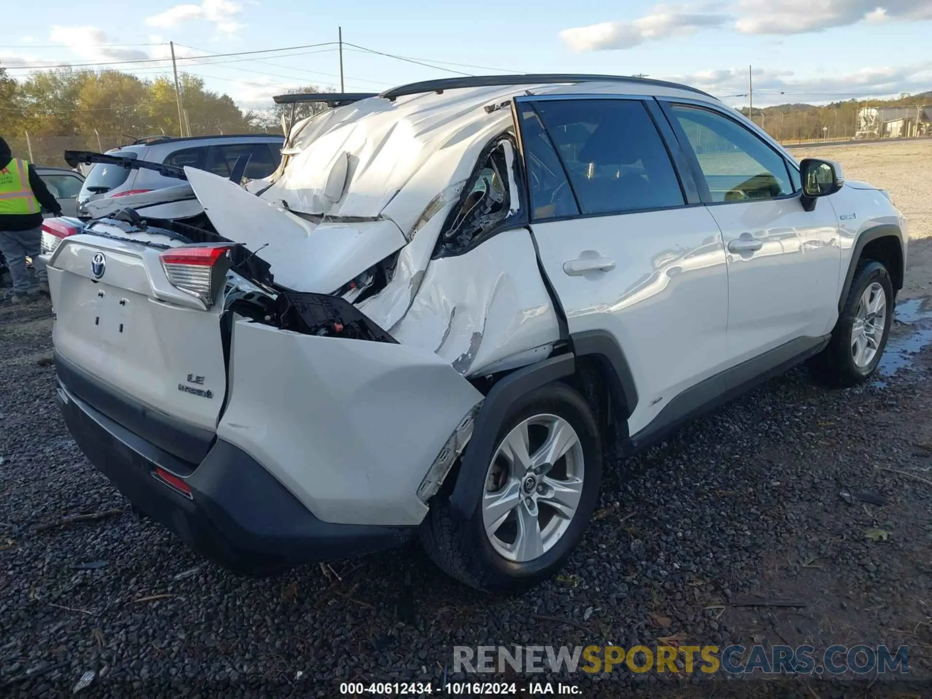 4 Photograph of a damaged car JTMMWRFV7KD026601 TOYOTA RAV4 HYBRID 2019