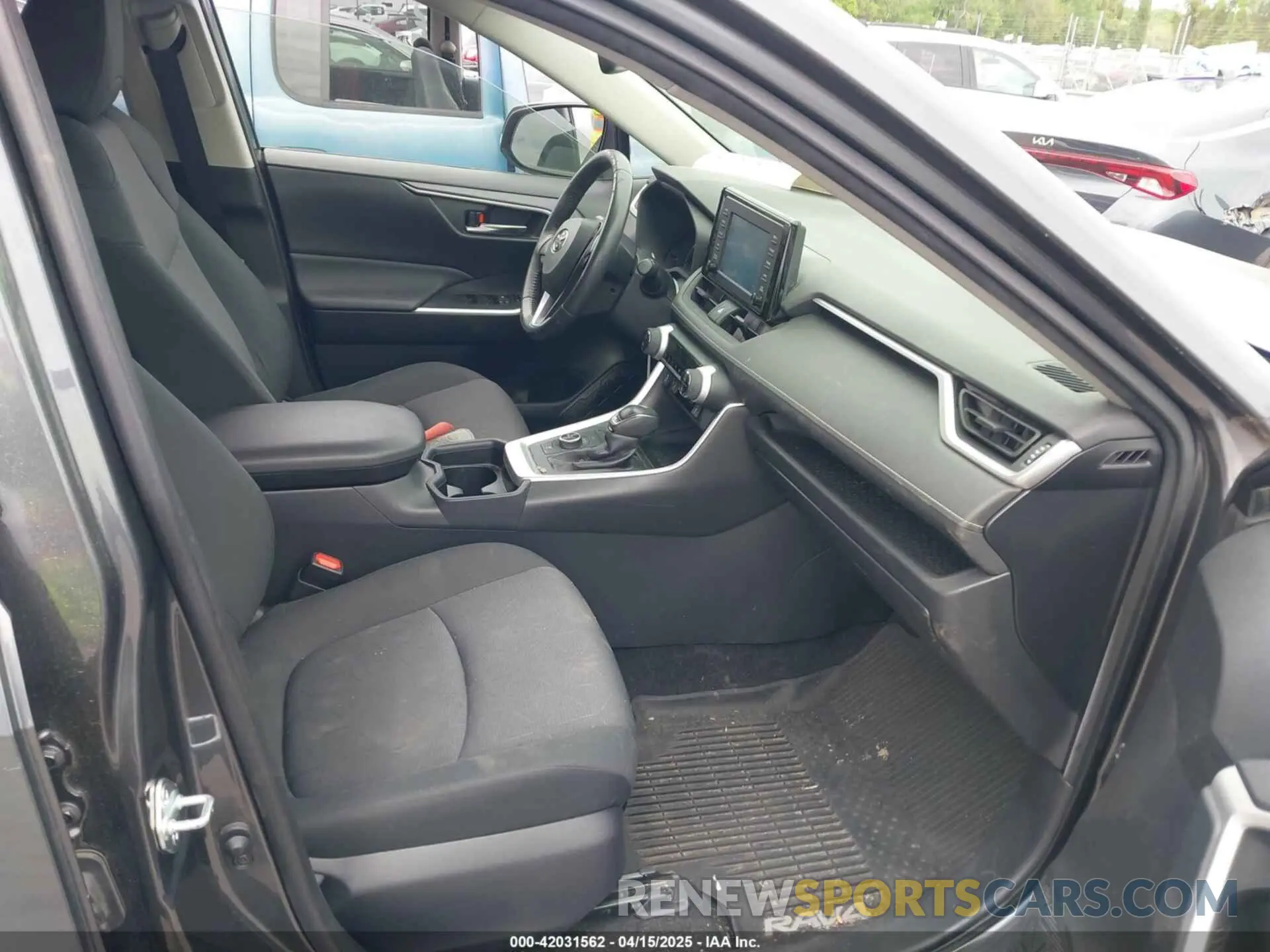 5 Photograph of a damaged car JTMRWRFV0KD505268 TOYOTA RAV4 HYBRID 2019