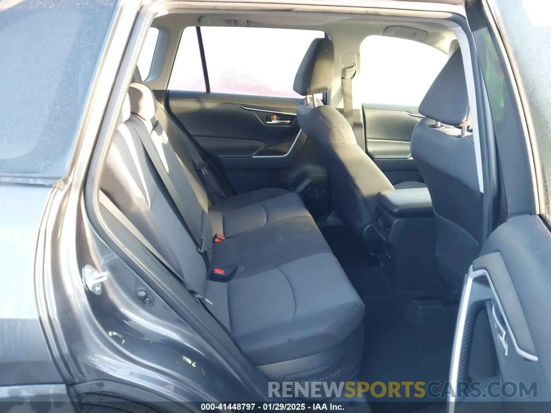 8 Фотография поврежденного автомобиля JTMRWRFV3KJ005011 TOYOTA RAV4 HYBRID 2019