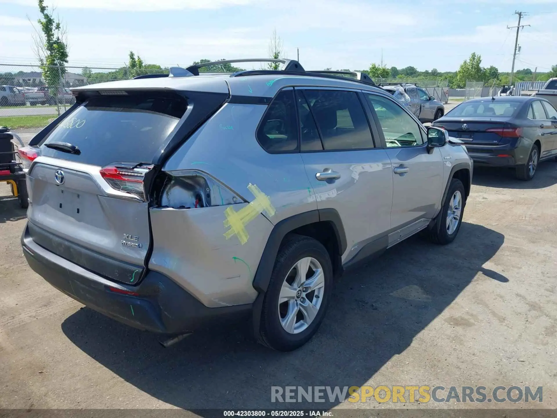 4 Photograph of a damaged car JTMRWRFV4KD023659 TOYOTA RAV4 HYBRID 2019