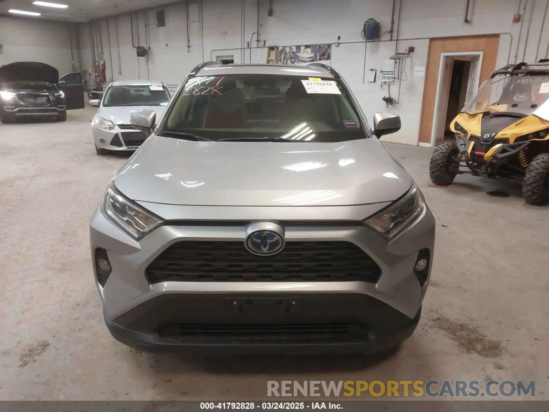 12 Фотография поврежденного автомобиля JTMRWRFV5KD509865 TOYOTA RAV4 HYBRID 2019