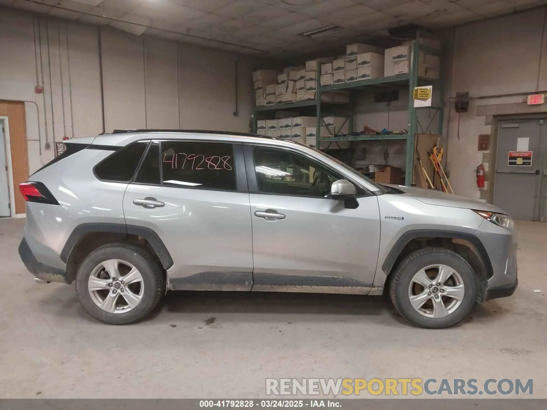 13 Фотография поврежденного автомобиля JTMRWRFV5KD509865 TOYOTA RAV4 HYBRID 2019