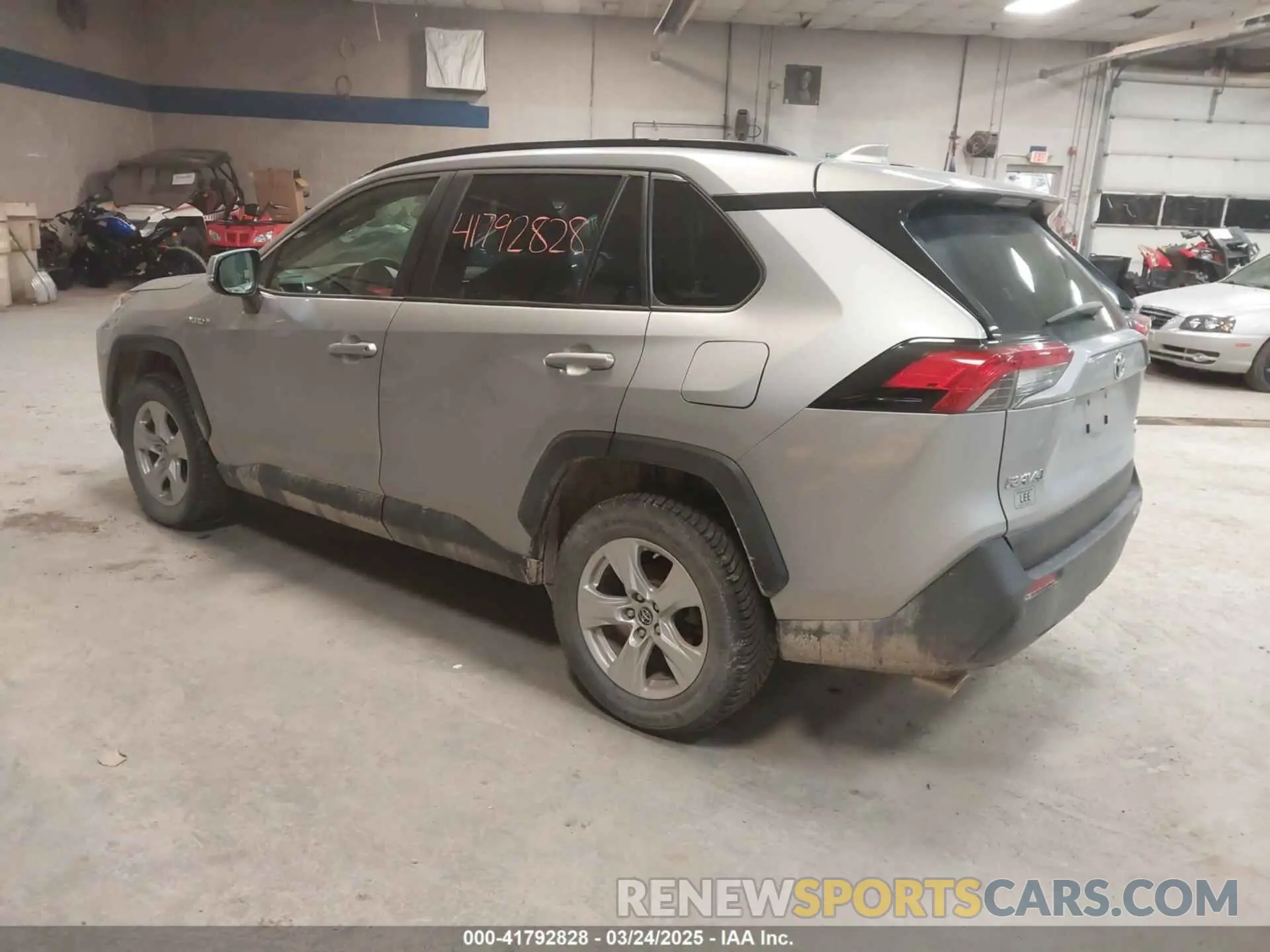 3 Фотография поврежденного автомобиля JTMRWRFV5KD509865 TOYOTA RAV4 HYBRID 2019