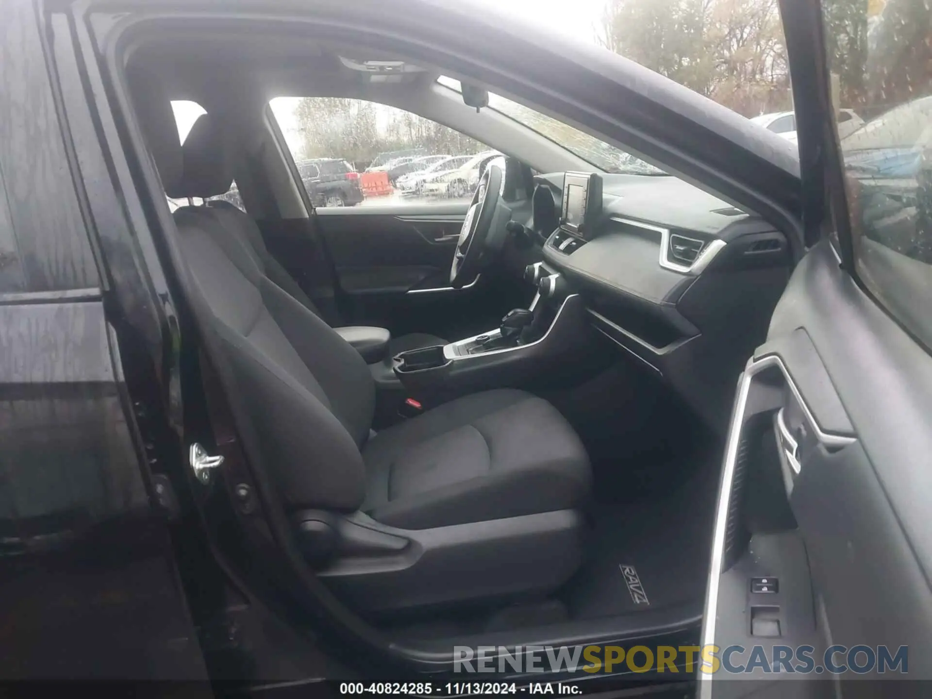 5 Photograph of a damaged car JTMRWRFV8KD019873 TOYOTA RAV4 HYBRID 2019