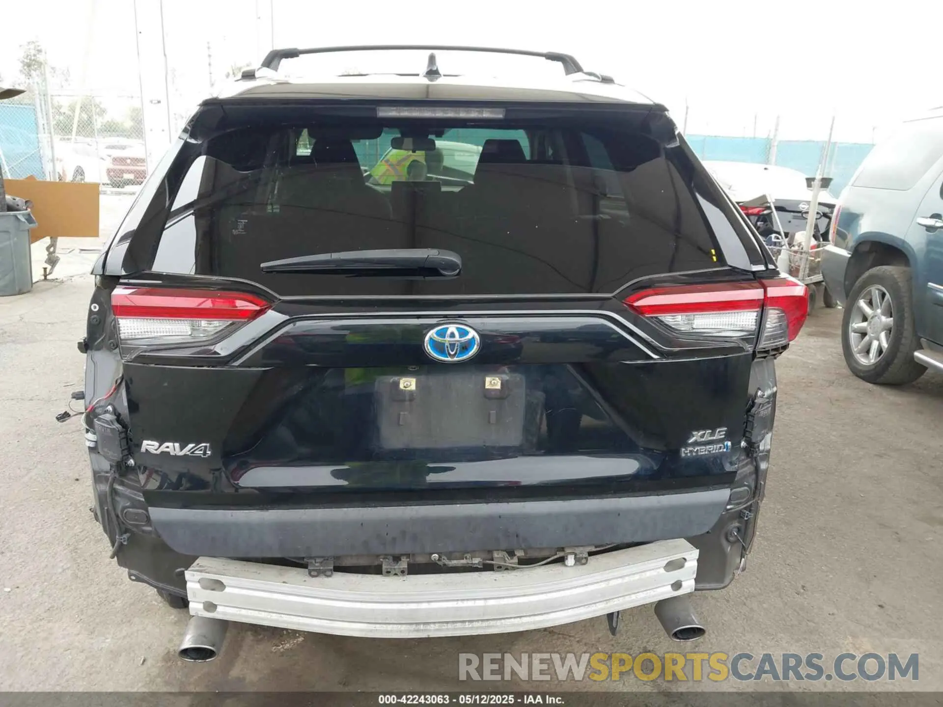 17 Photograph of a damaged car JTMRWRFVXKD006946 TOYOTA RAV4 HYBRID 2019