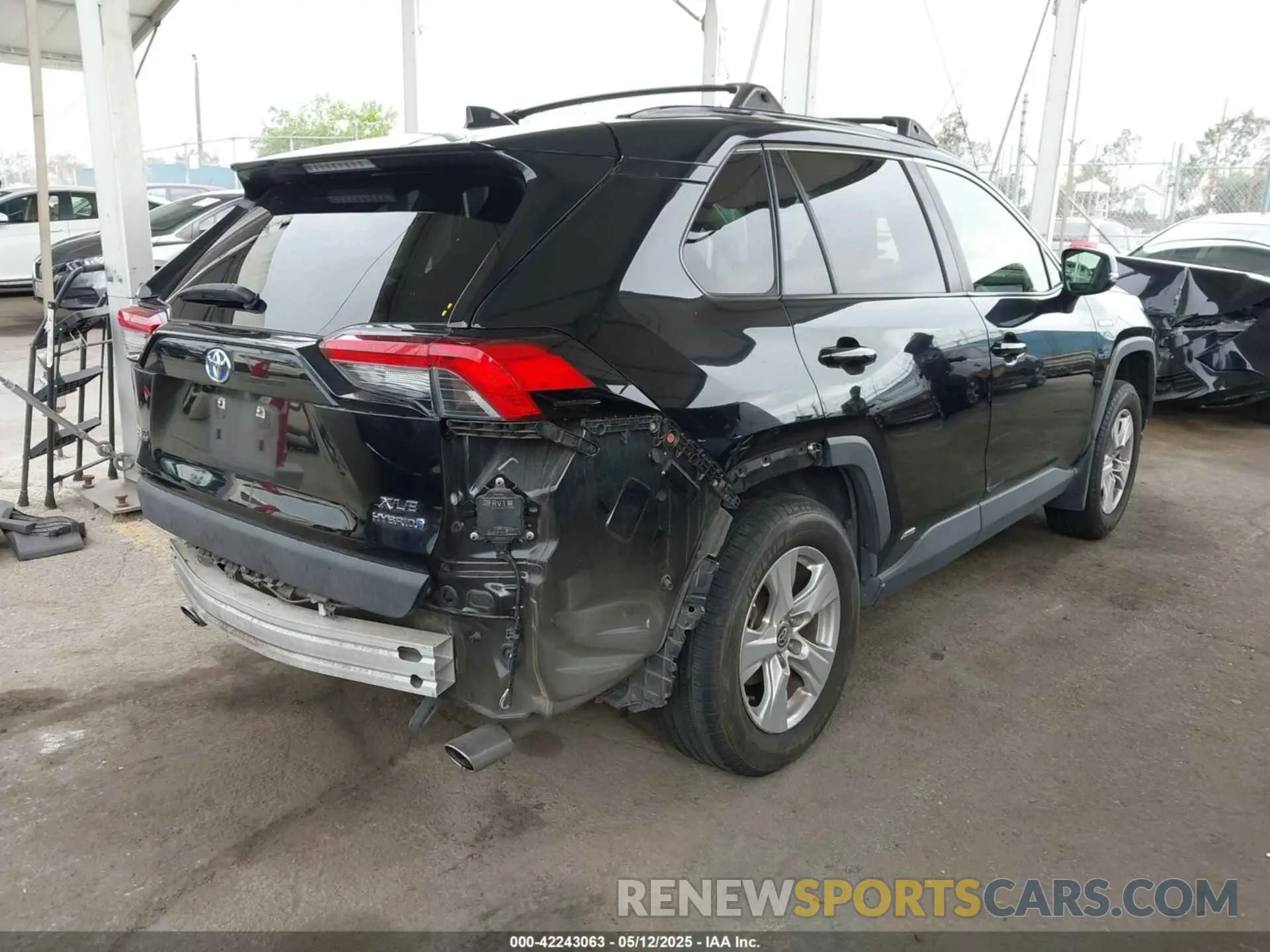 4 Photograph of a damaged car JTMRWRFVXKD006946 TOYOTA RAV4 HYBRID 2019