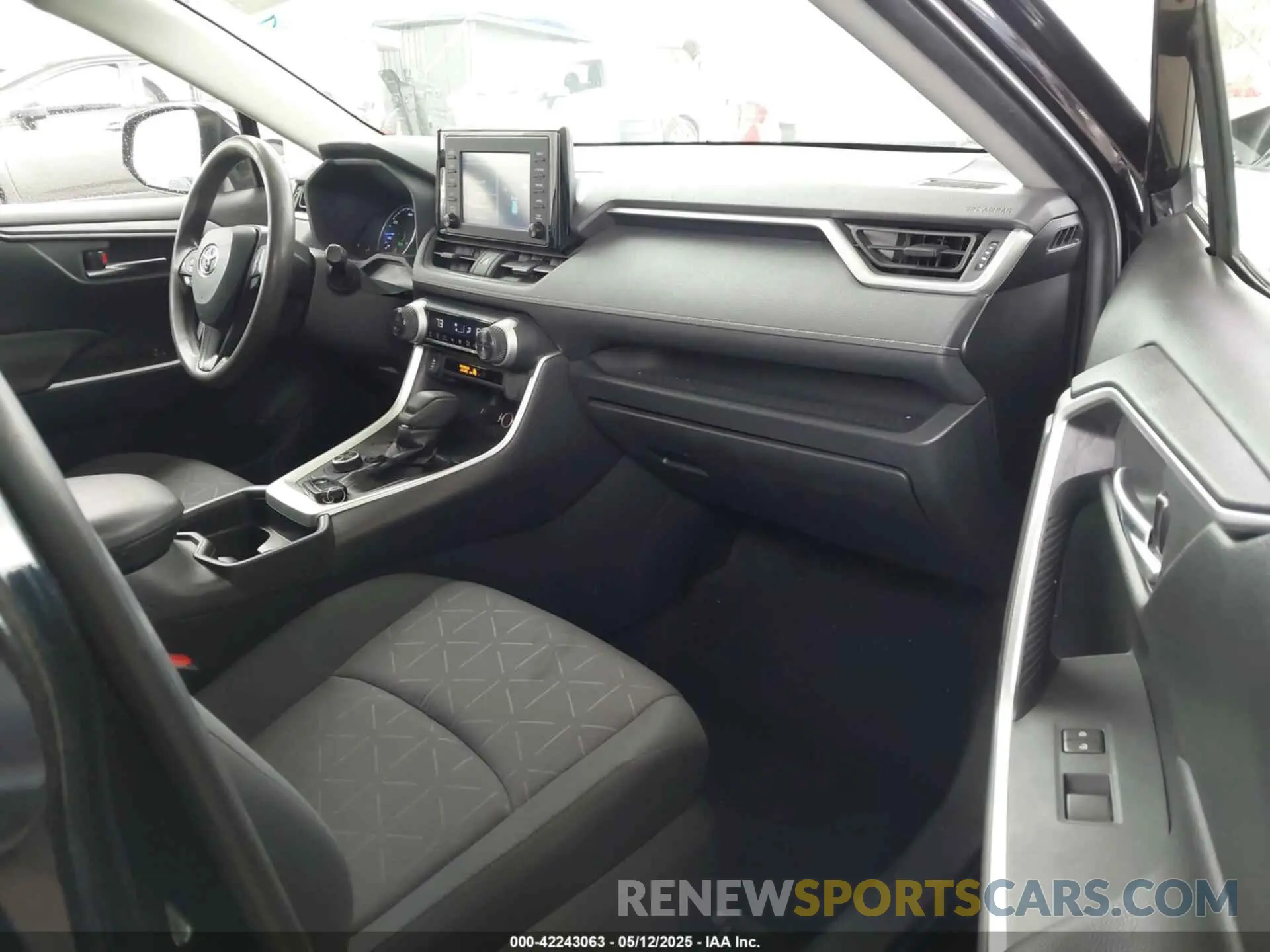 5 Photograph of a damaged car JTMRWRFVXKD006946 TOYOTA RAV4 HYBRID 2019