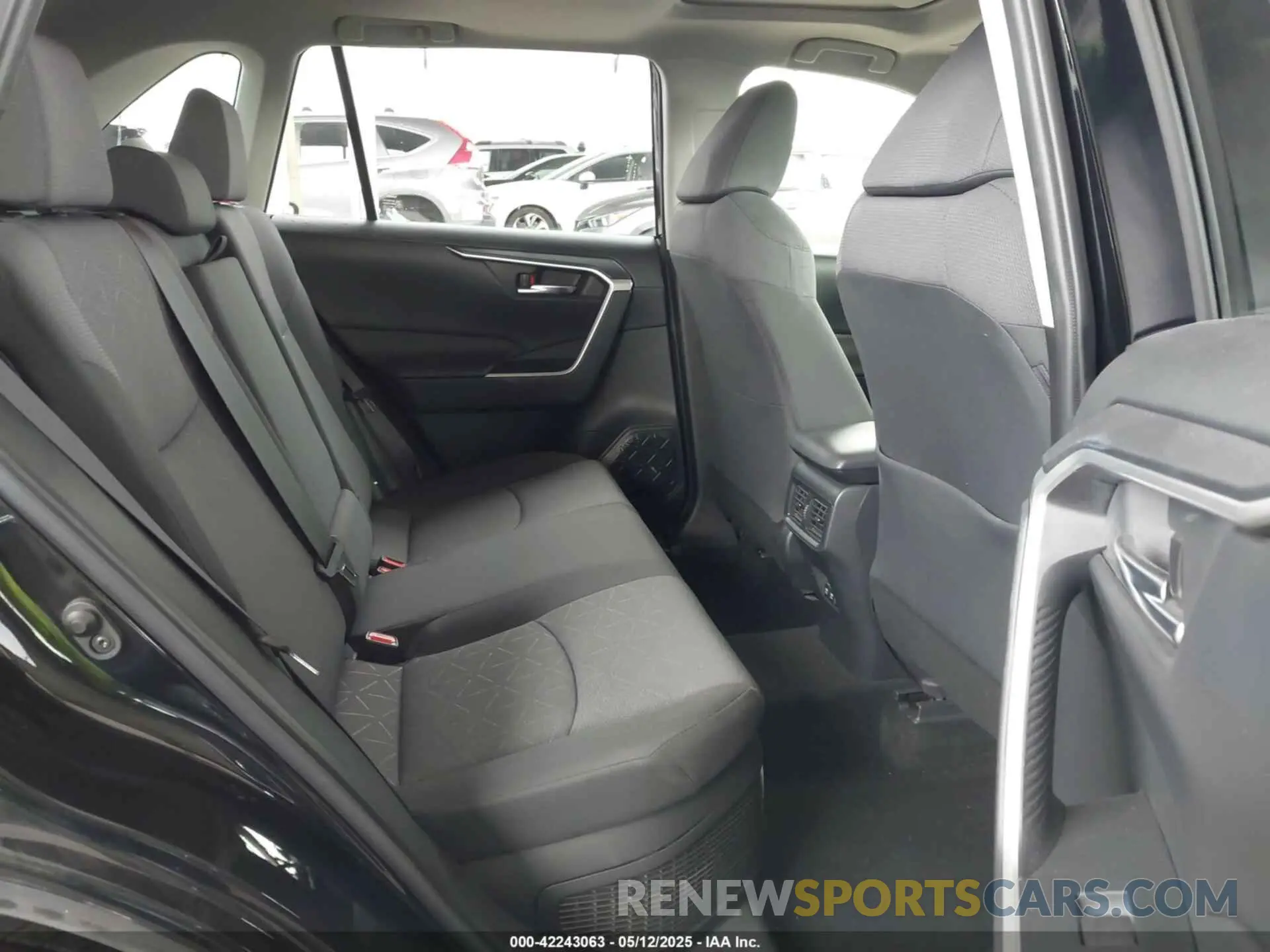 8 Photograph of a damaged car JTMRWRFVXKD006946 TOYOTA RAV4 HYBRID 2019