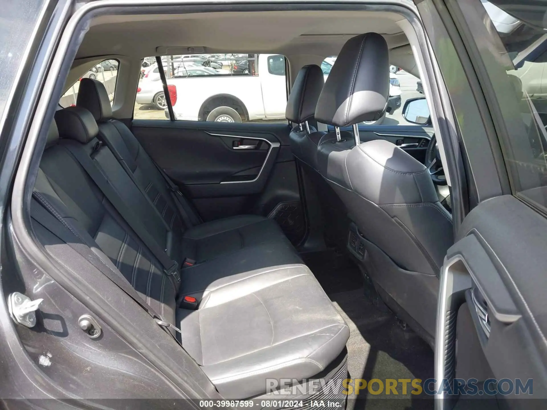 8 Photograph of a damaged car 2T3DWRFV1LW059324 TOYOTA RAV4 HYBRID 2020
