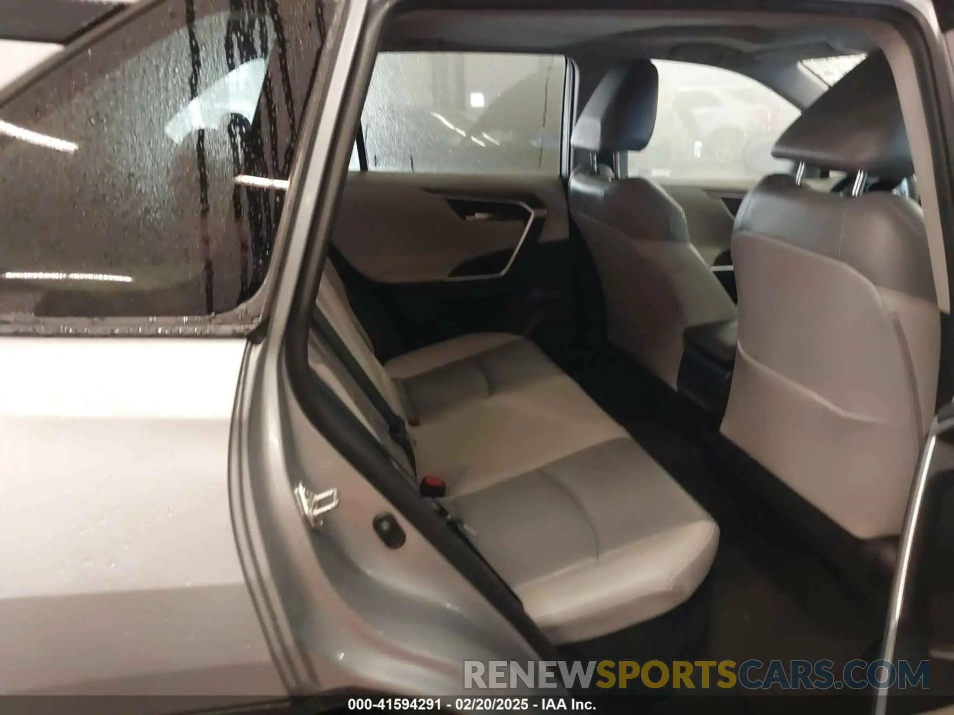 8 Photograph of a damaged car 2T3DWRFV5LW051470 TOYOTA RAV4 HYBRID 2020