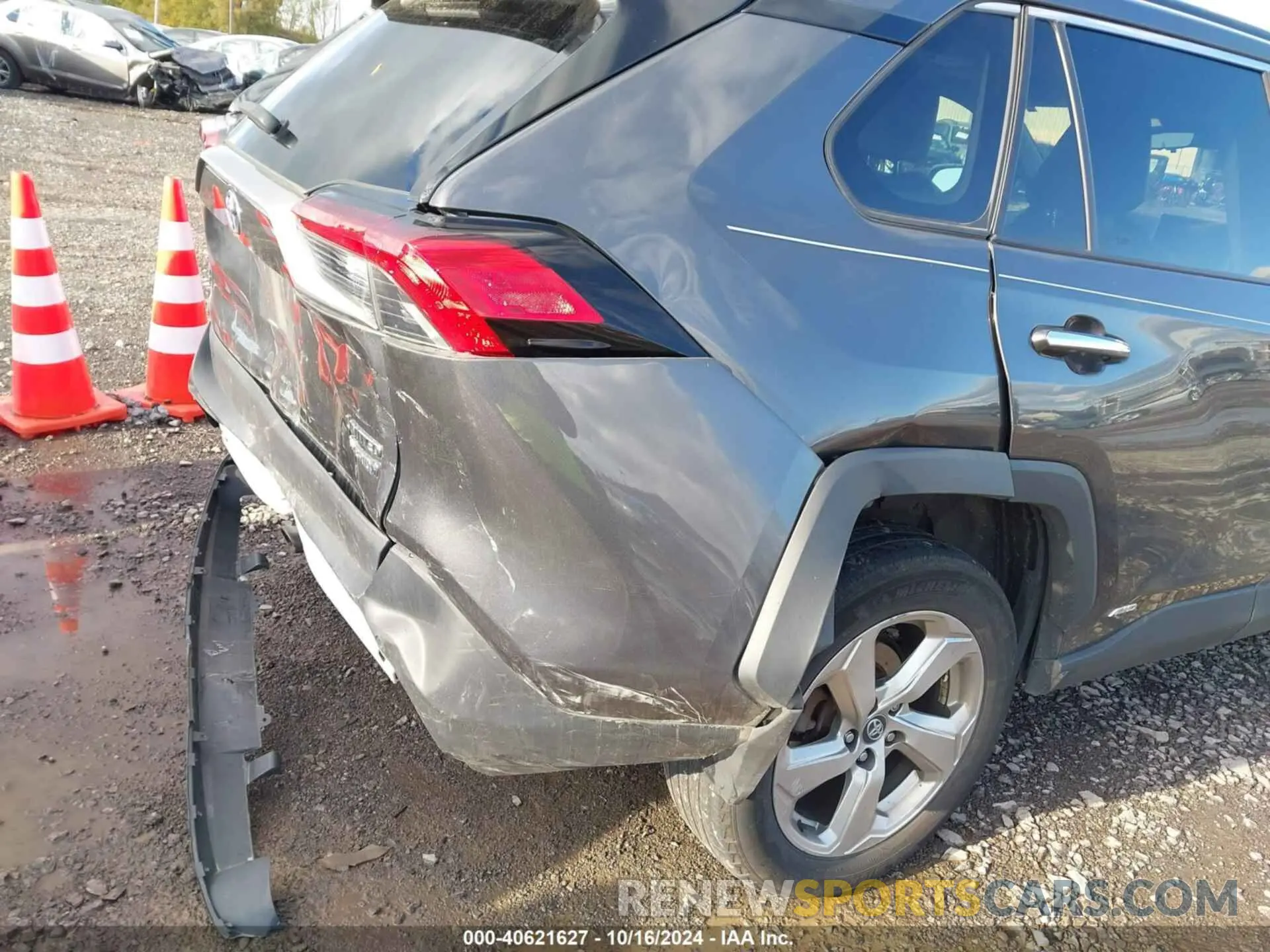 6 Photograph of a damaged car 2T3DWRFV5LW075056 TOYOTA RAV4 HYBRID 2020