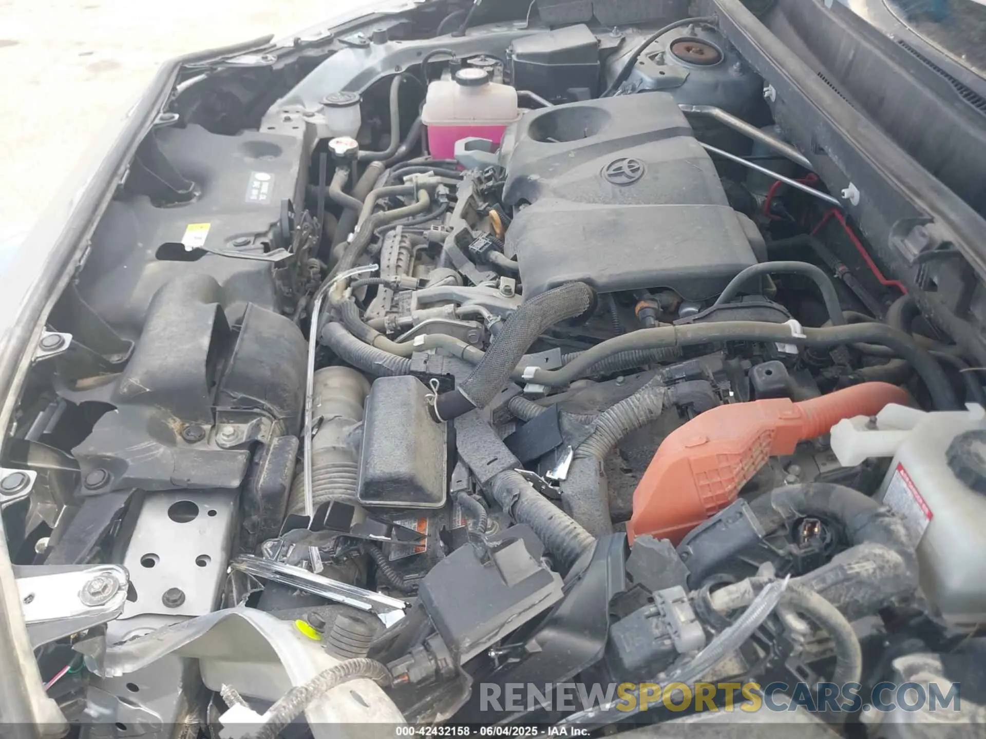 10 Photograph of a damaged car 2T3EWRFV8LW049670 TOYOTA RAV4 HYBRID 2020