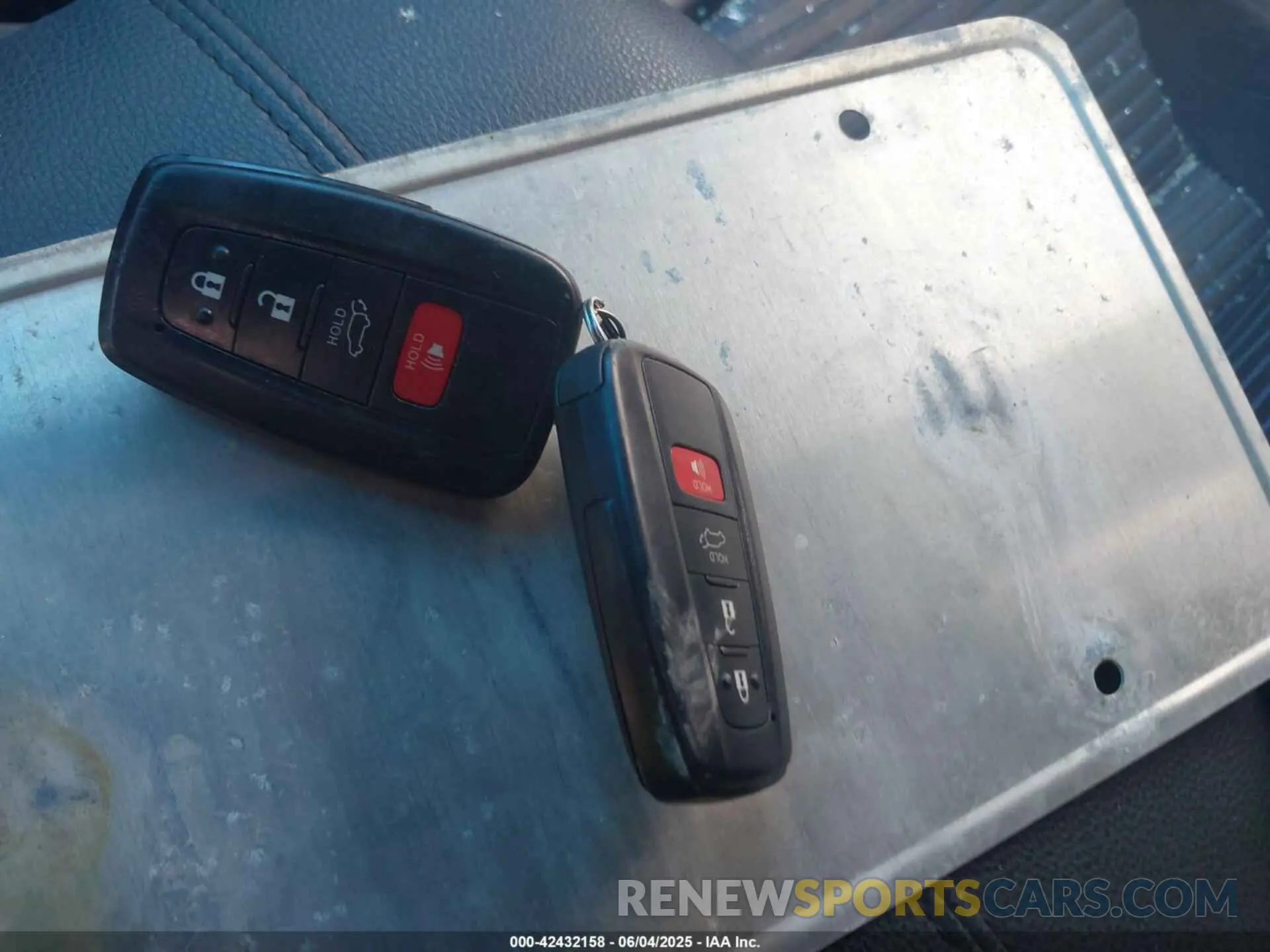 11 Photograph of a damaged car 2T3EWRFV8LW049670 TOYOTA RAV4 HYBRID 2020