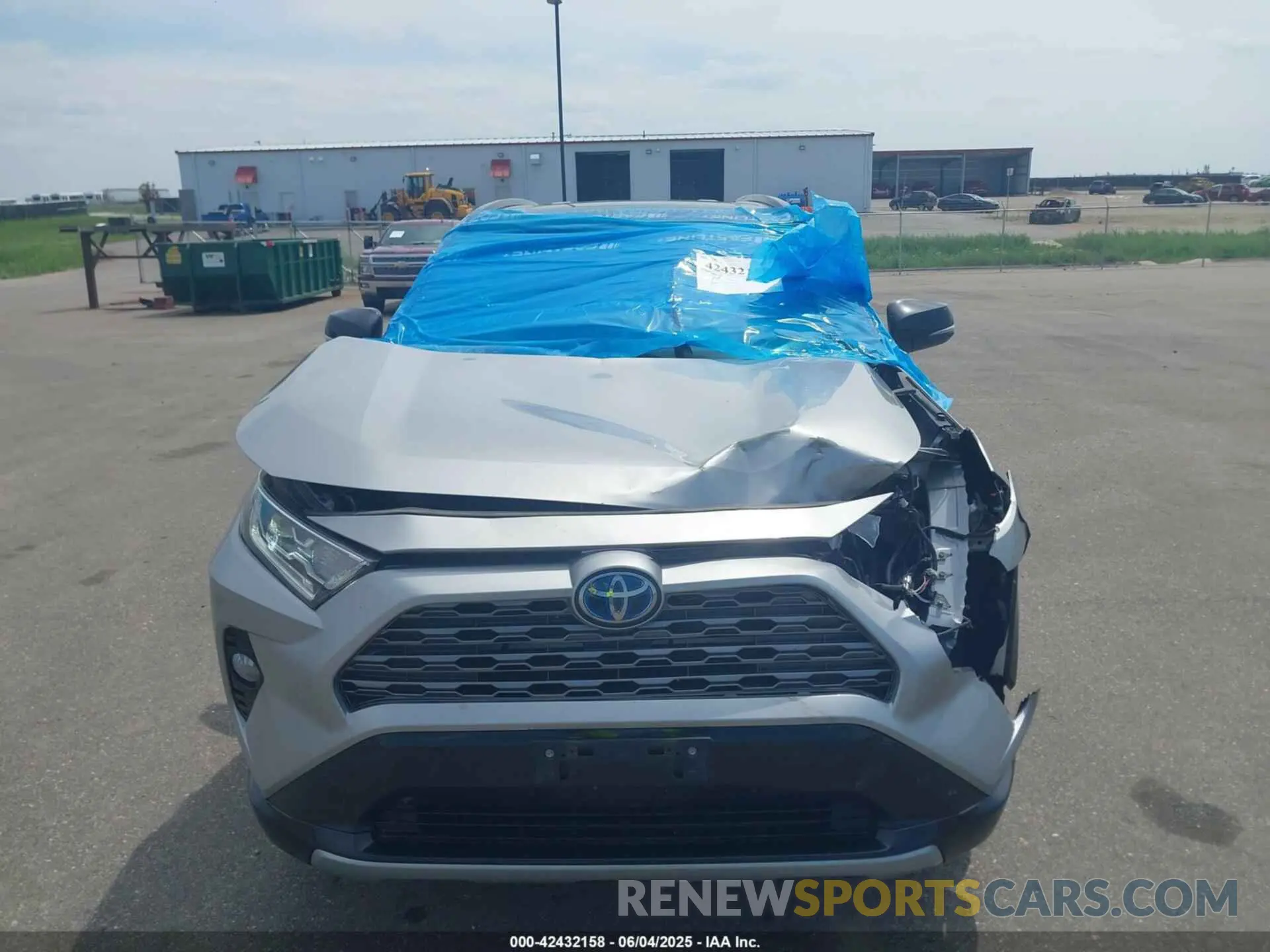 12 Photograph of a damaged car 2T3EWRFV8LW049670 TOYOTA RAV4 HYBRID 2020