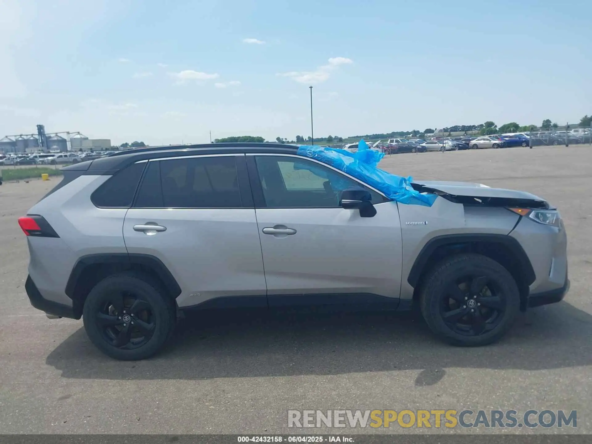 13 Photograph of a damaged car 2T3EWRFV8LW049670 TOYOTA RAV4 HYBRID 2020
