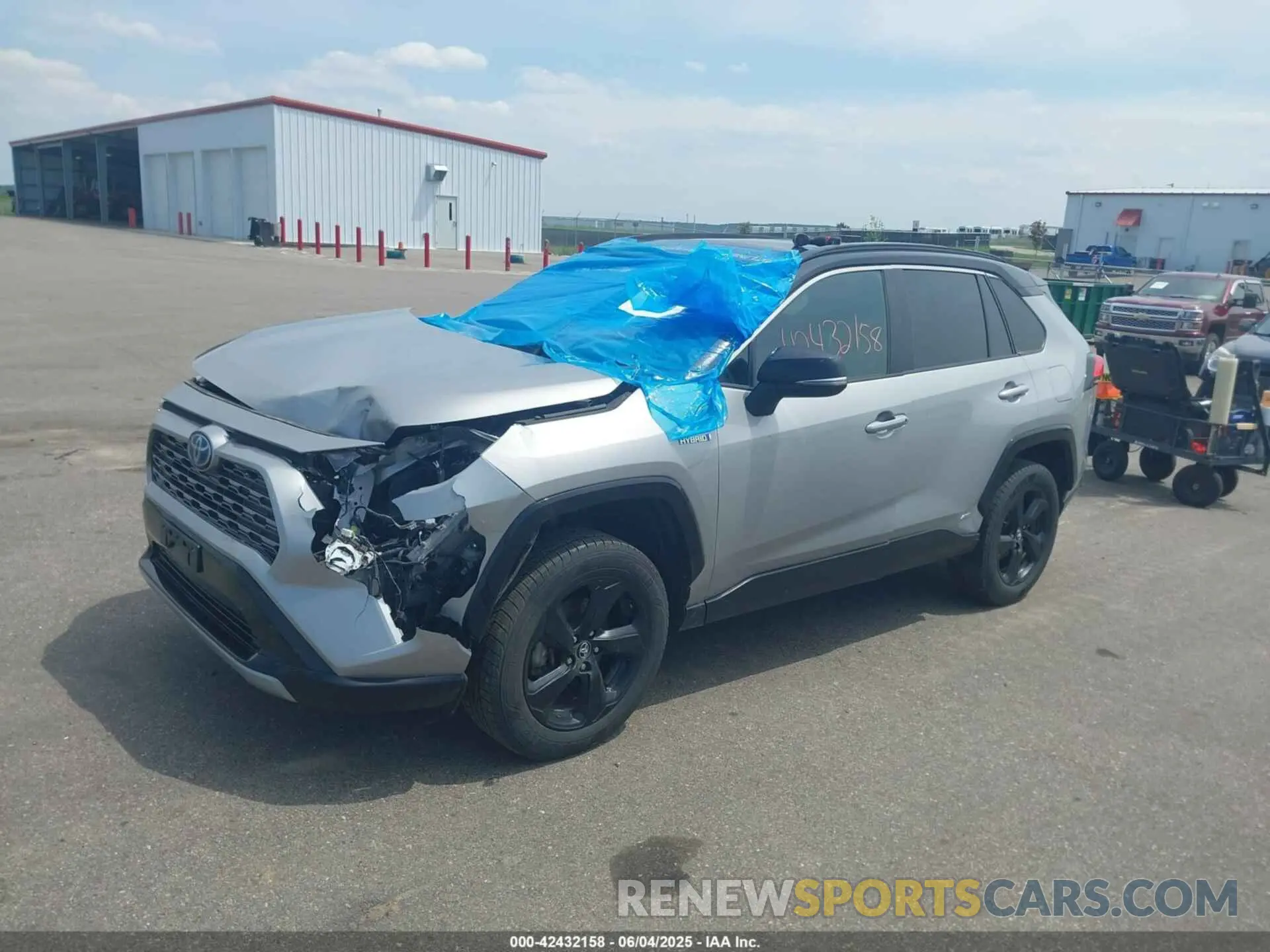 2 Photograph of a damaged car 2T3EWRFV8LW049670 TOYOTA RAV4 HYBRID 2020