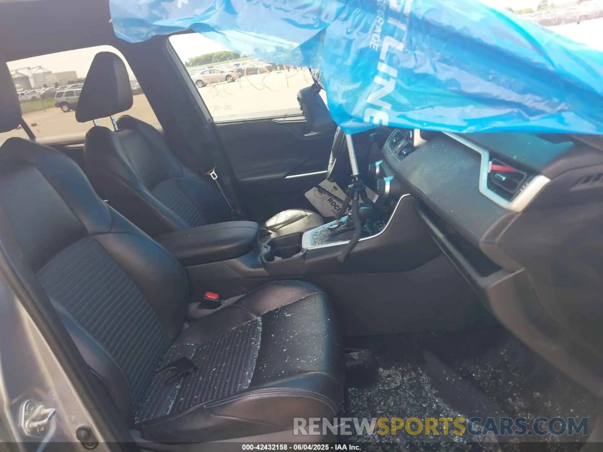 5 Photograph of a damaged car 2T3EWRFV8LW049670 TOYOTA RAV4 HYBRID 2020