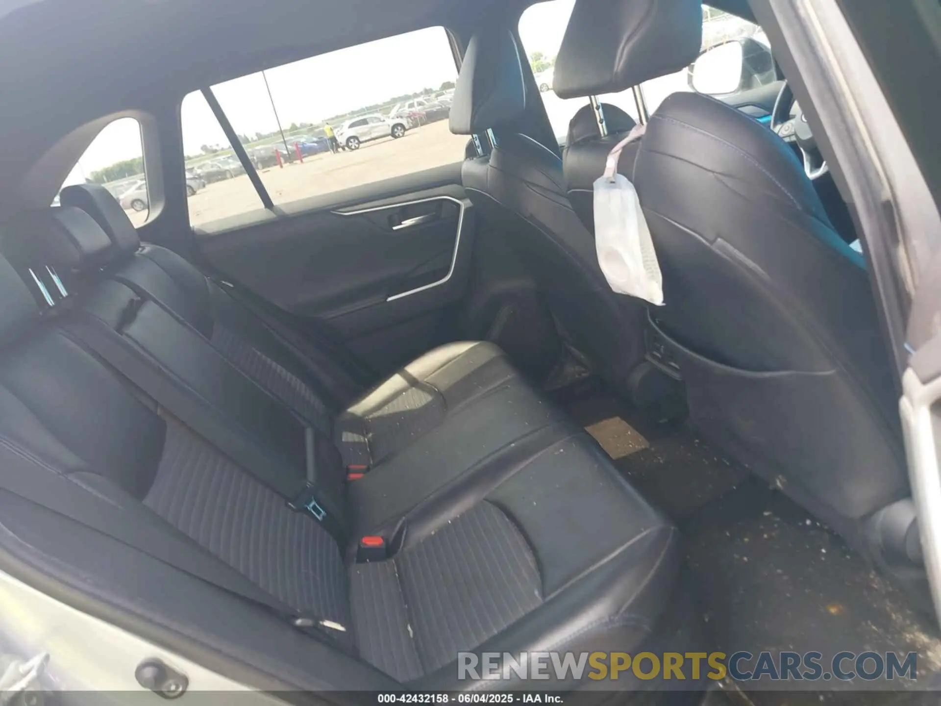 8 Photograph of a damaged car 2T3EWRFV8LW049670 TOYOTA RAV4 HYBRID 2020