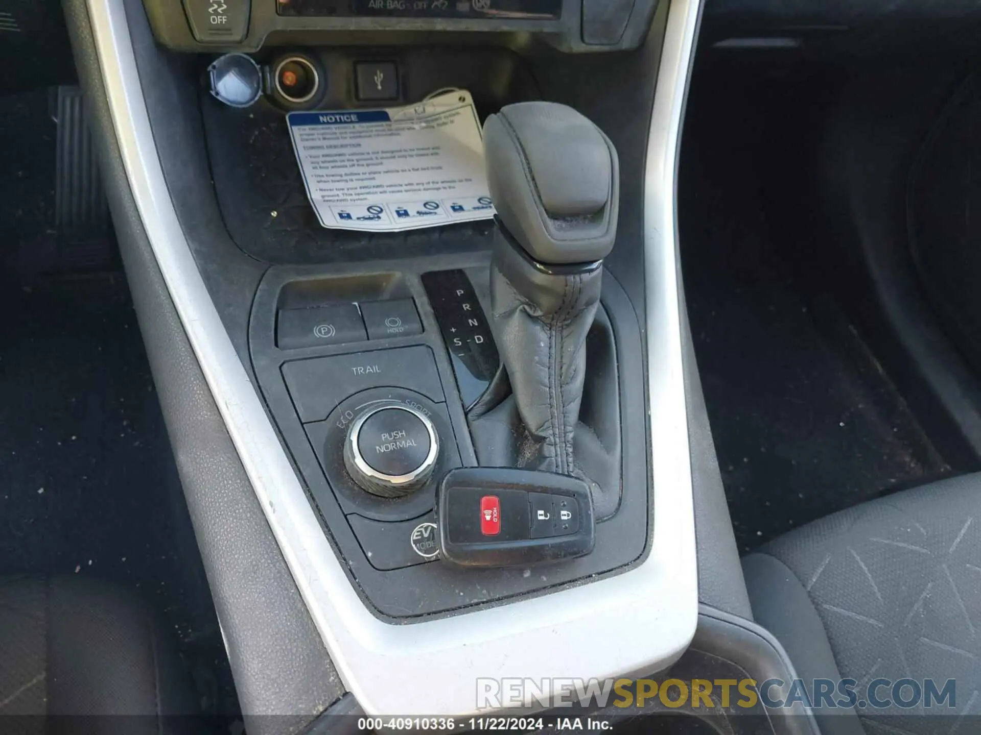 11 Photograph of a damaged car 2T3RWRFV0LW084706 TOYOTA RAV4 HYBRID 2020