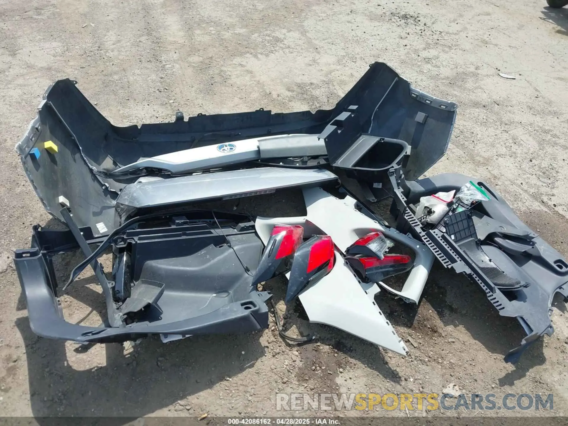 12 Photograph of a damaged car 2T3RWRFV1LW095424 TOYOTA RAV4 HYBRID 2020