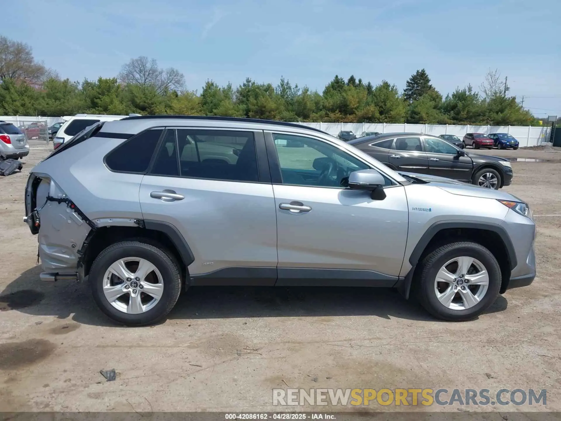 14 Photograph of a damaged car 2T3RWRFV1LW095424 TOYOTA RAV4 HYBRID 2020